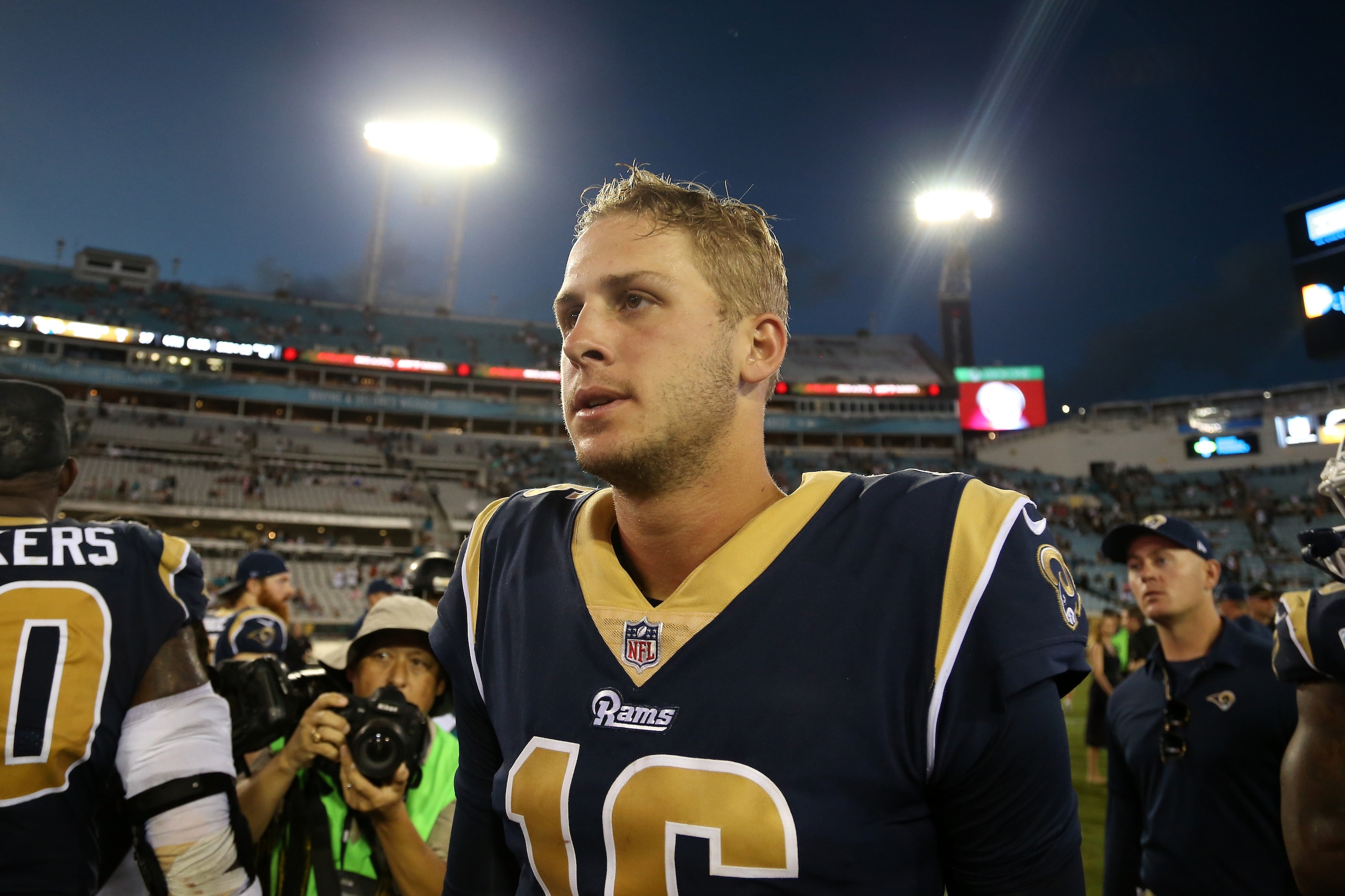JACKSONVILLE, FL - OCTOBER 15: Jared Goff #16 of the Los Angeles Rams walks across the field after the Rams defeated the Jacksonville Jaguars 27-17 at EverBank Field on October 15, 2017 in Jacksonville, Florida. (Photo by Logan Bowles/Getty Images) JACKSONVILLE, FL - OCTOBER 15: Jared Goff #16 of the Los Angeles Rams walks across the field after the Rams defeated the Jacksonville Jaguars 27-17 at EverBank Field on October 15, 2017 in Jacksonville, Florida. (Photo by Logan Bowles/Getty Images)