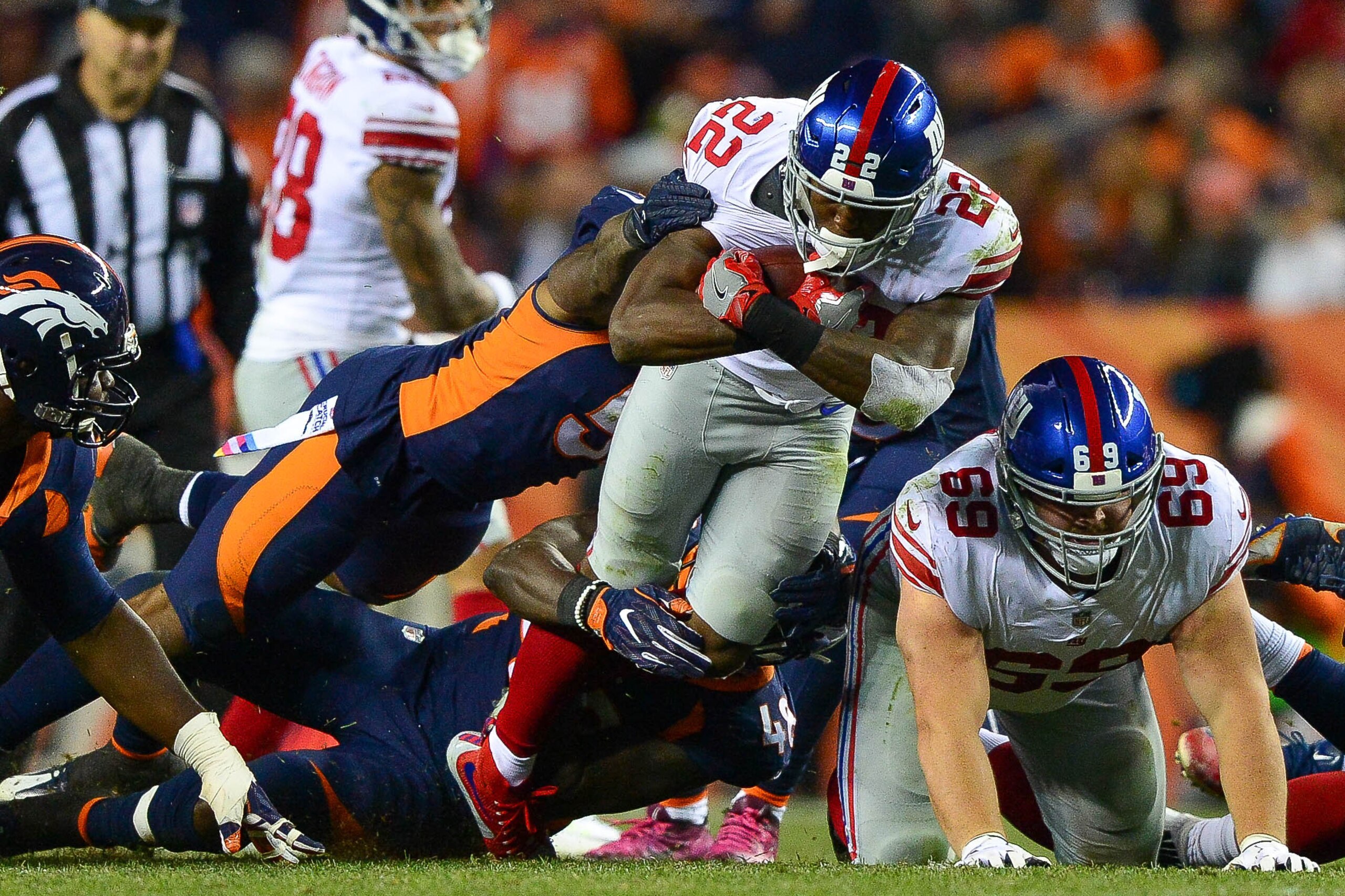 DENVER, CO - OCTOBER 15: Running back Wayne Gallman #22 of the New York Giants fights for a yard as he rushes against the Denver Broncos in the third quarter of a game at Sports Authority Field at Mile High on October 15, 2017 in Denver, Colorado. (Photo DENVER, CO - OCTOBER 15: Running back Wayne Gallman #22 of the New York Giants fights for a yard as he rushes against the Denver Broncos in the third quarter of a game at Sports Authority Field at Mile High on October 15, 2017 in Denver, Colorado. (Photo