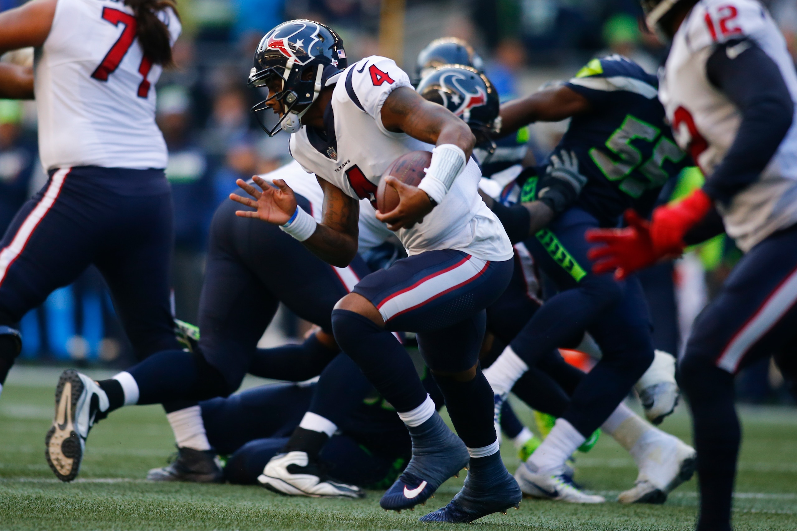 SEATTLE, WA - OCTOBER 29:  Quarterback Deshaun Watson #4 of the Houston Texans rushes against the Seattle Seahawks during the fourth quarter of the game at CenturyLink Field on October 29, 2017 in Seattle, Washington. (Photo by Jonathan Ferrey/Getty Image