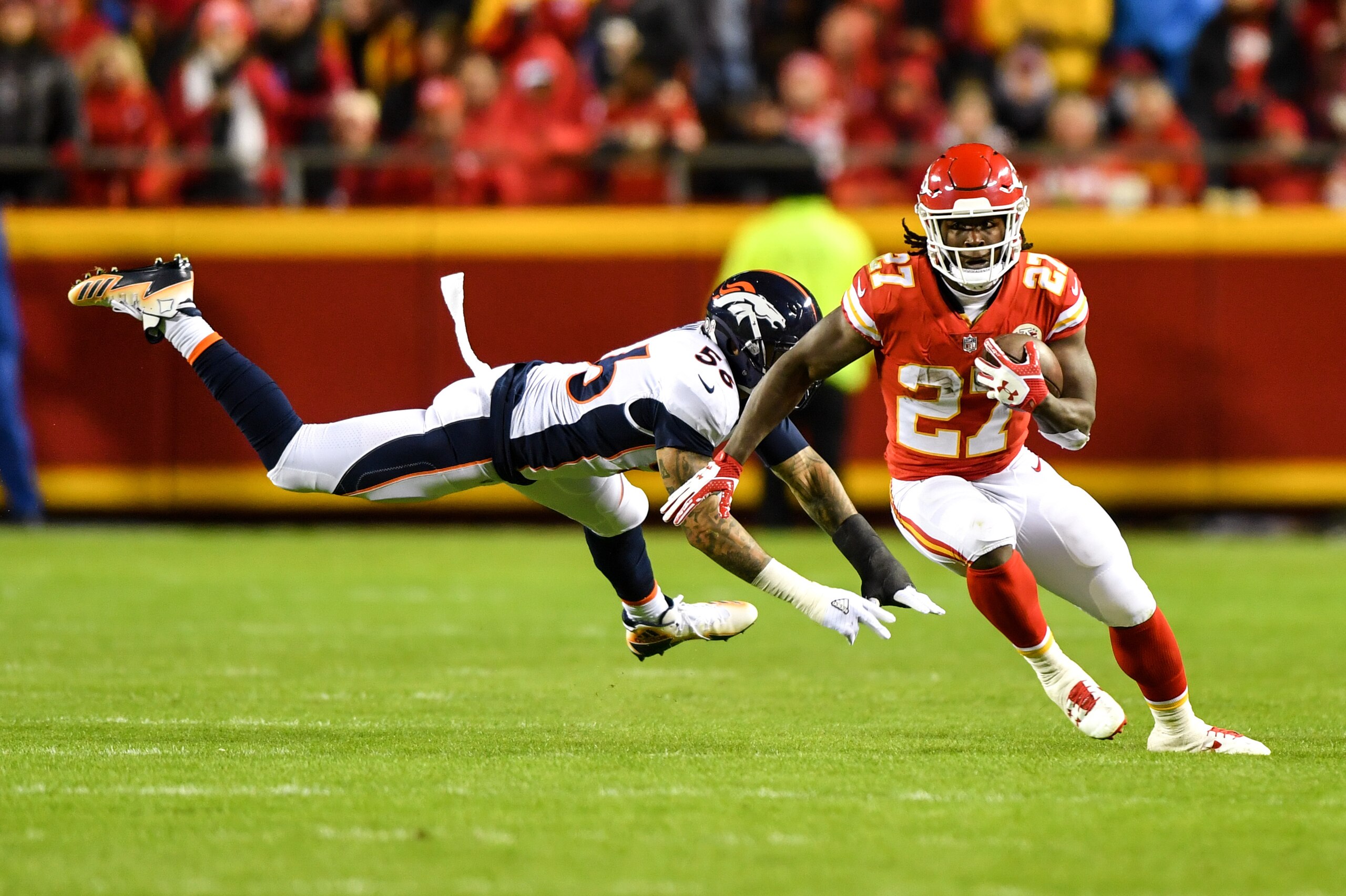 KANSAS CITY, MO - OCTOBER 30: Running back Kareem Hunt #27 of the Kansas City Chiefs avoids the tackle attempt of outside linebacker Shane Ray #56 of the Denver Broncosat Arrowhead Stadium on October 30, 2017 in Kansas City, Missouri. ( Photo by Peter Aik