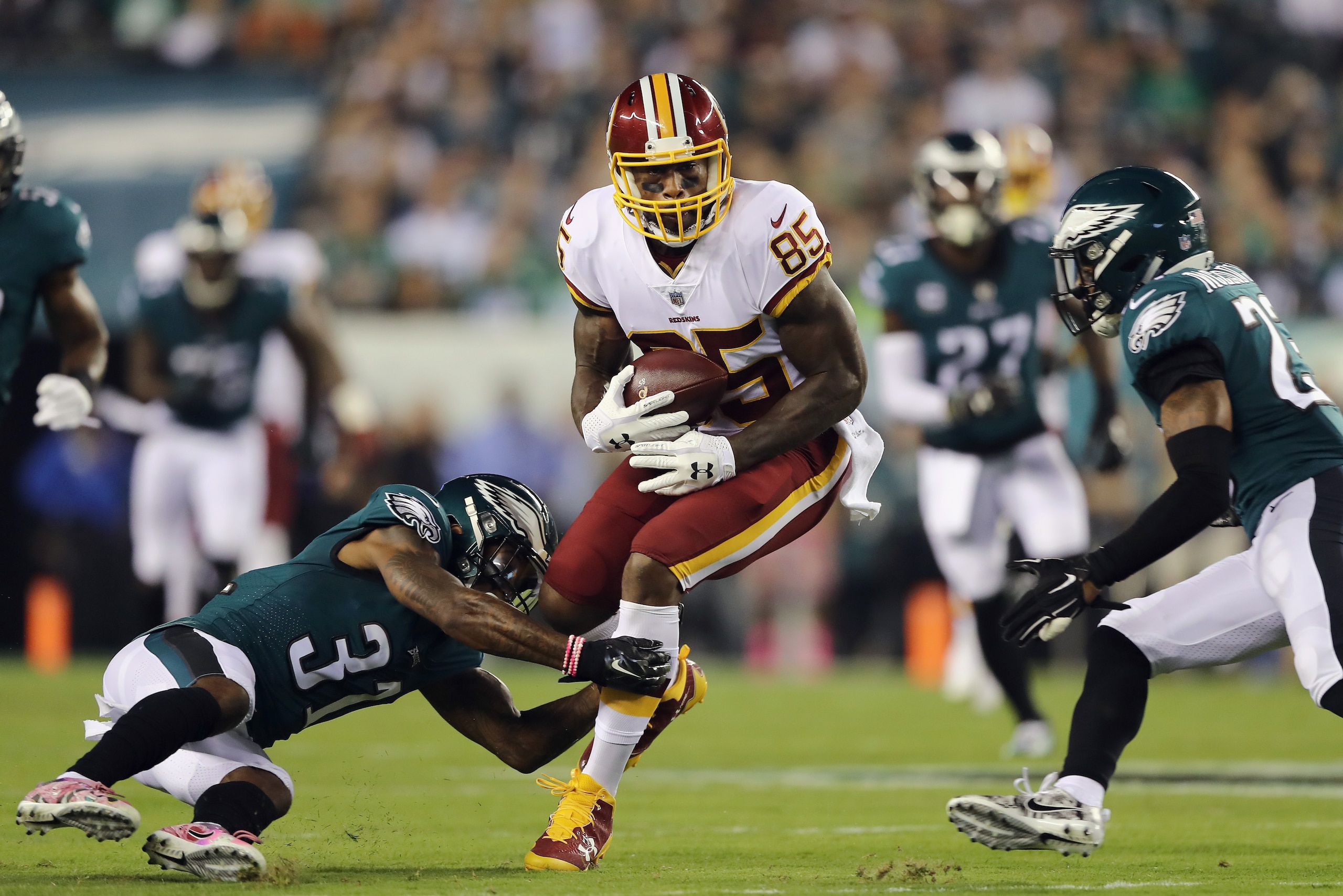 PHILADELPHIA, PA - OCTOBER 23:  Vernon Davis #85 of the Washington Redskins is tackeled by  Jalen Mills #31 of the Philadelphia Eagles in the first quarter at Lincoln Financial Field on October 23, 2017 in Philadelphia, Pennsylvania.  (Photo by Elsa/Getty