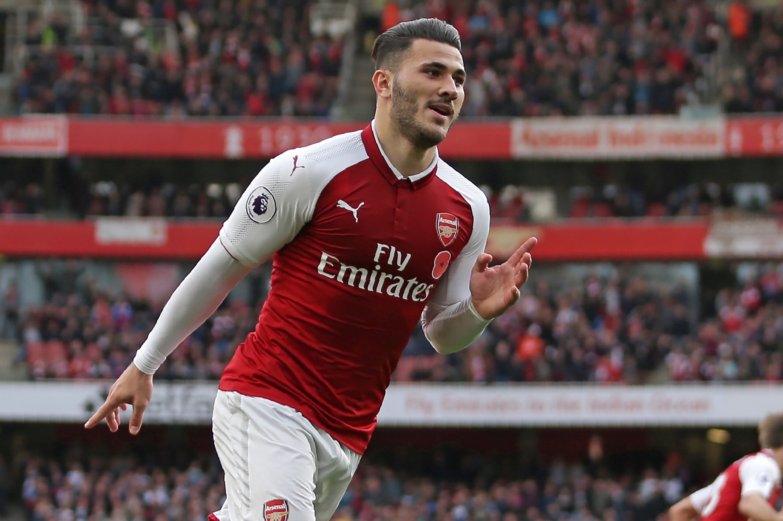 Arsenal's German-born Bosnian defender Sead Kolasinac celebrates after scoring their first goal during the English Premier League football match between Arsenal and Swansea City at the Emirates Stadium in London on October 28, 2017.  / AFP PHOTO / Daniel 