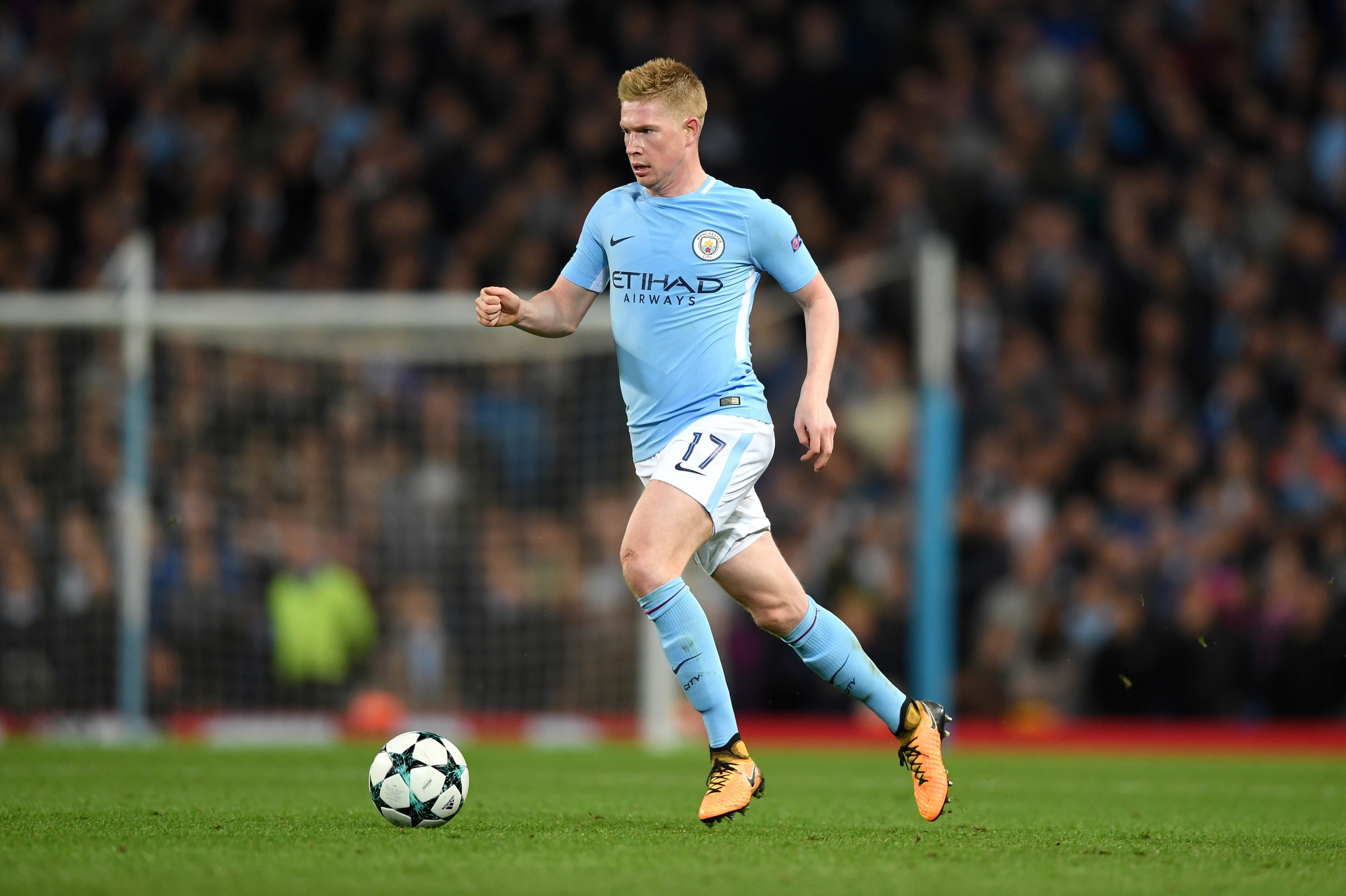 MANCHESTER, ENGLAND - OCTOBER 17:  Kevin De Bruyne of Manchester City during the UEFA Champions League group F match between Manchester City and SSC Napoli at Etihad Stadium on October 17, 2017 in Manchester, United Kingdom.  (Photo by Gareth Copley/Getty