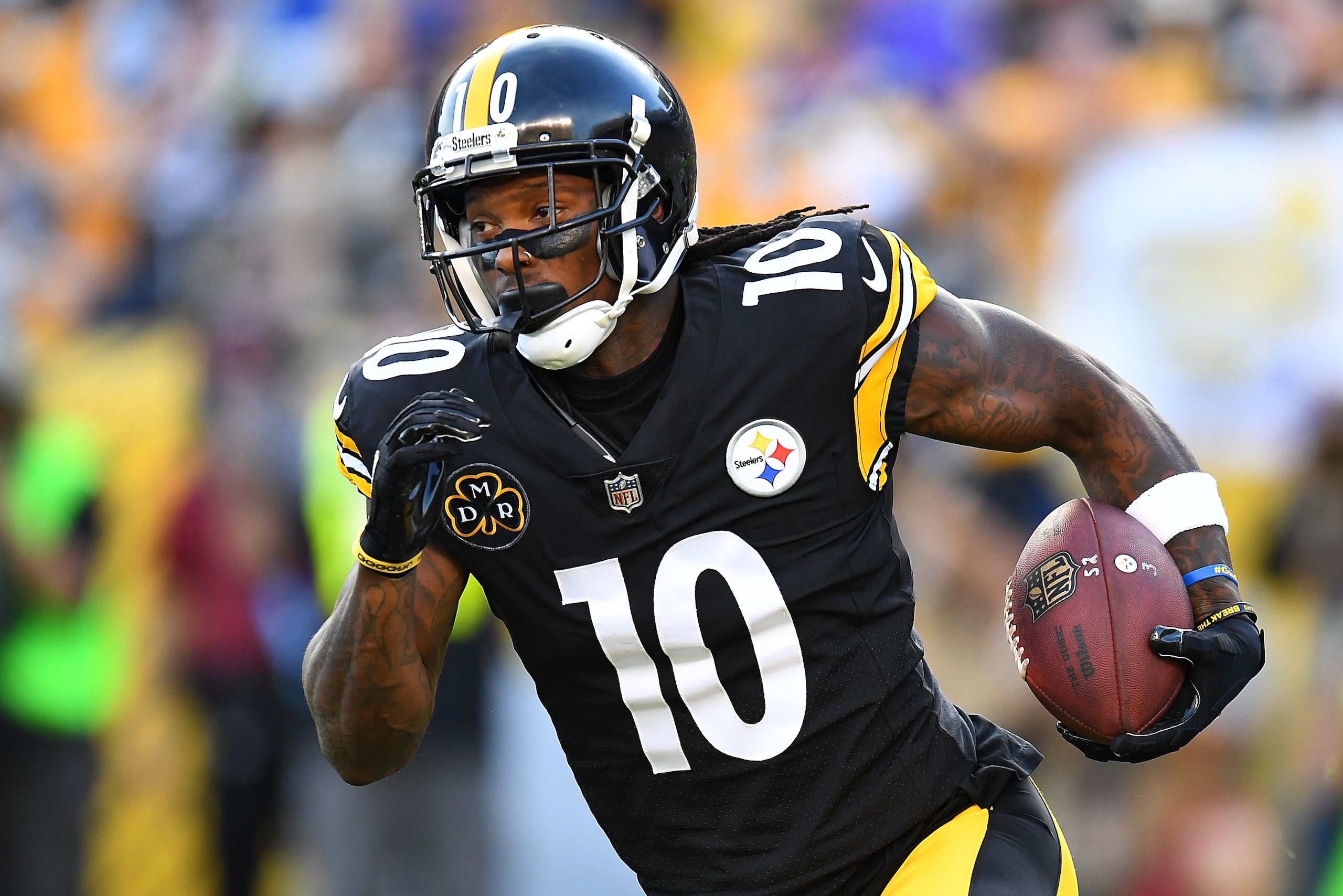 PITTSBURGH, PA - OCTOBER 22: Martavis Bryant #10 of the Pittsburgh Steelers in action during the game against the Cincinnati Bengals at Heinz Field on October 22, 2017 in Pittsburgh, Pennsylvania. (Photo by Joe Sargent/Getty Images) *** Local Caption *** PITTSBURGH, PA - OCTOBER 22: Martavis Bryant #10 of the Pittsburgh Steelers in action during the game against the Cincinnati Bengals at Heinz Field on October 22, 2017 in Pittsburgh, Pennsylvania. (Photo by Joe Sargent/Getty Images) *** Local Caption ***