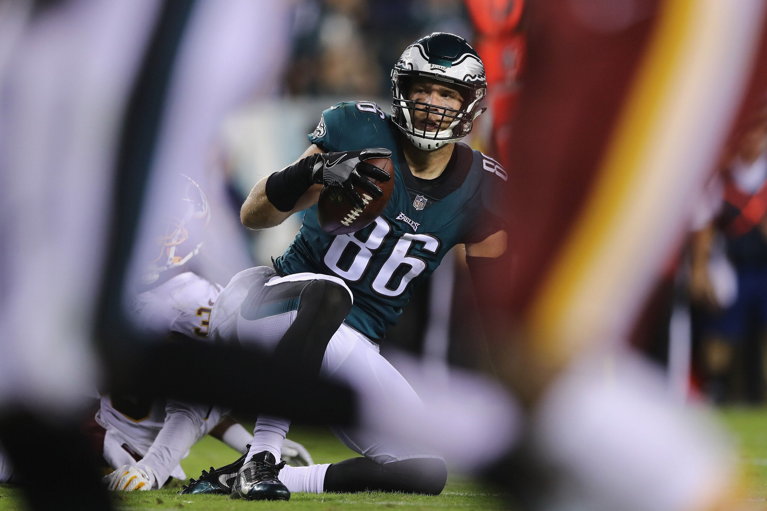 PHILADELPHIA, PA - OCTOBER 23:  Zach Ertz #86 of the Philadelphia Eagles makes a catch for a first down against the Washington Redskins during the third quarter of the game at Lincoln Financial Field on October 23, 2017 in Philadelphia, Pennsylvania.  (Ph