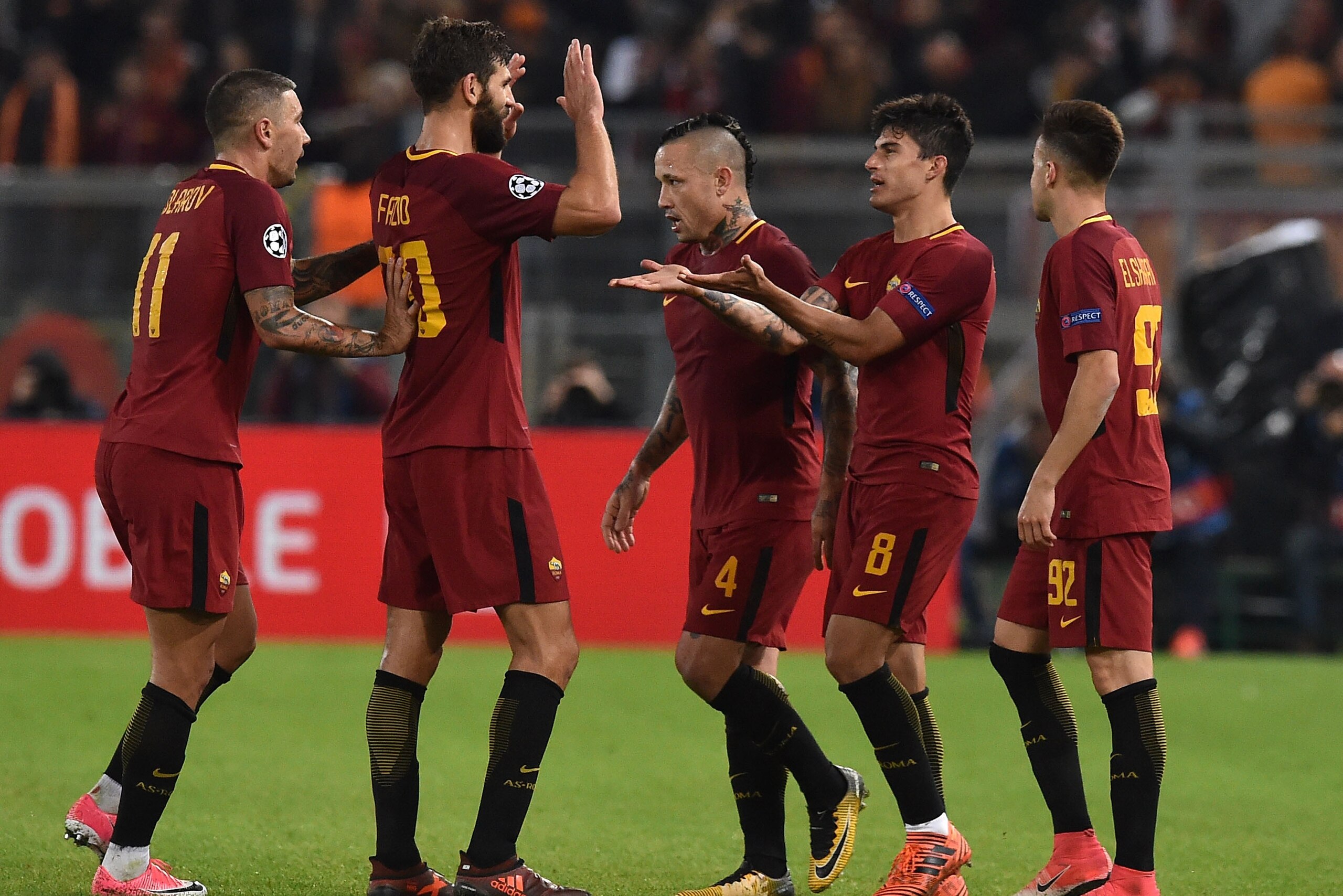 ROME, ITALY - OCTOBER 31:  Diego Perotti of AS Roma celebrates after scoring  goal 3-0 during the UEFA Champions League group C match between AS Roma and Chelsea FC at Stadio Olimpico on October 31, 2017 in Rome, Italy.  (Photo by Giuseppe Bellini/Getty I