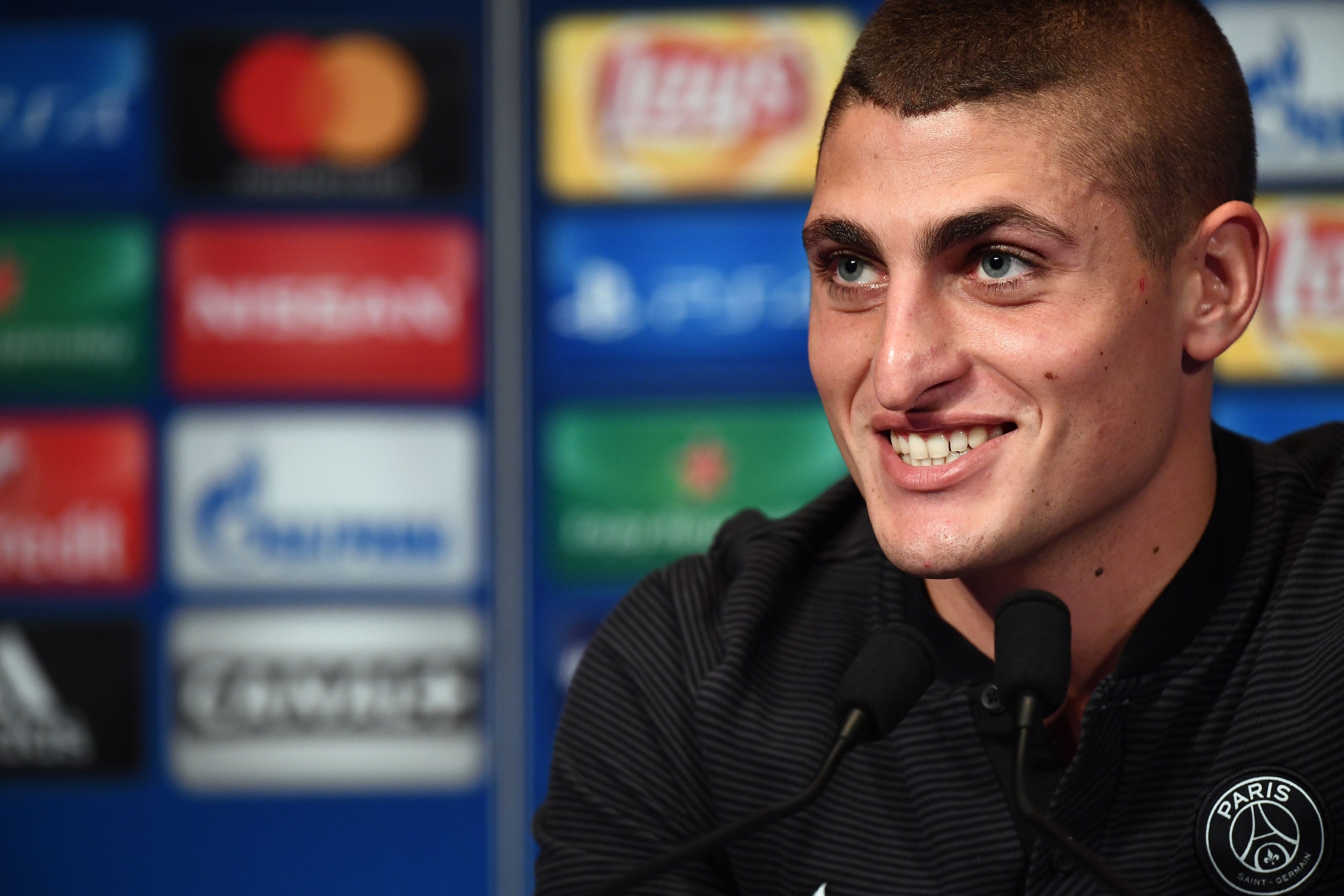 Paris Saint-Germain (PSG) Italian midfielder Marco Verratti gives a press conference on the eve of the UEFA Champions league football match between PSG and FC Bayern Munchen, on September 26, 2017 at the Parc des Princes stadium in Paris. / AFP PHOTO / FR