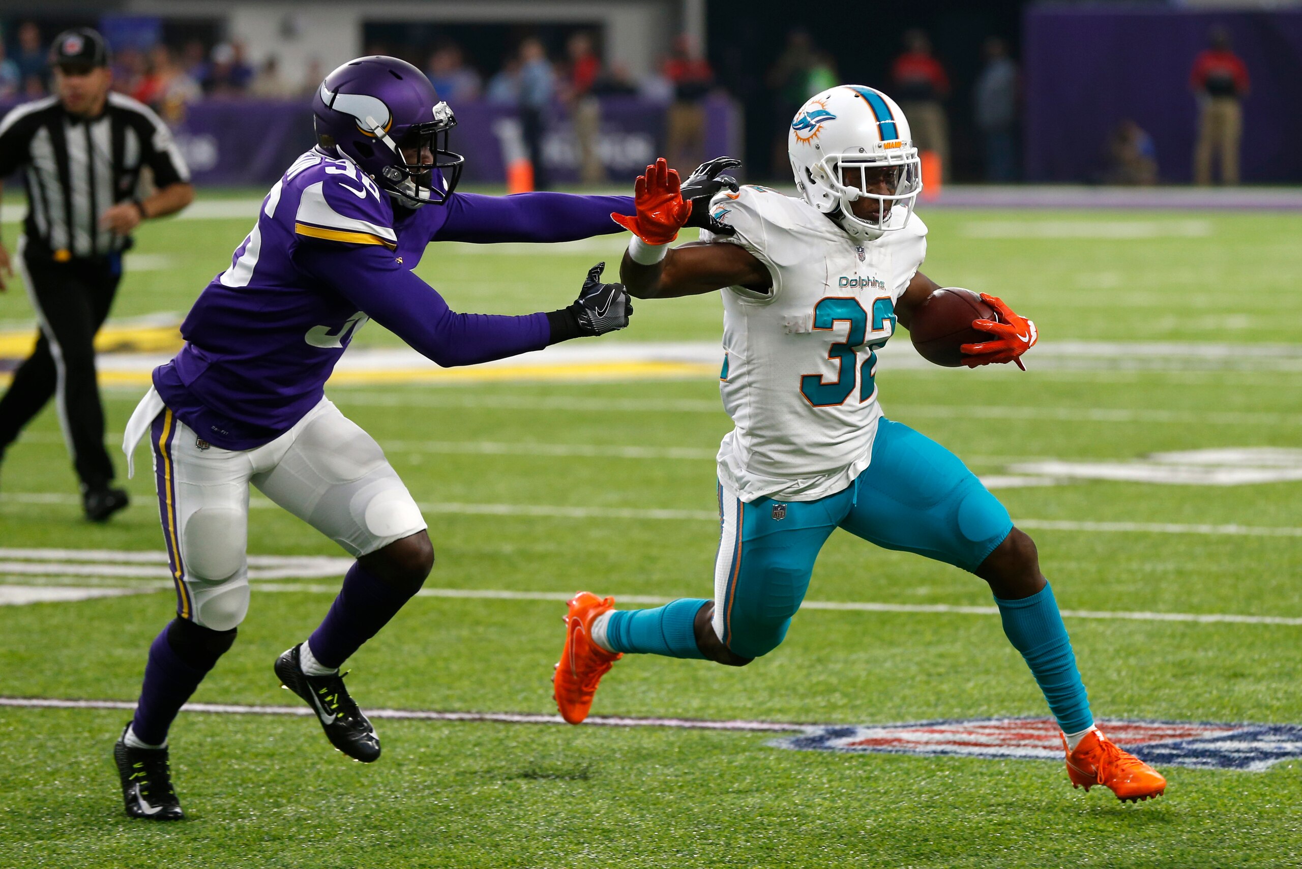 Kenyan Drake should get an opportunity to run the ball in Week 9 against the Raiders.