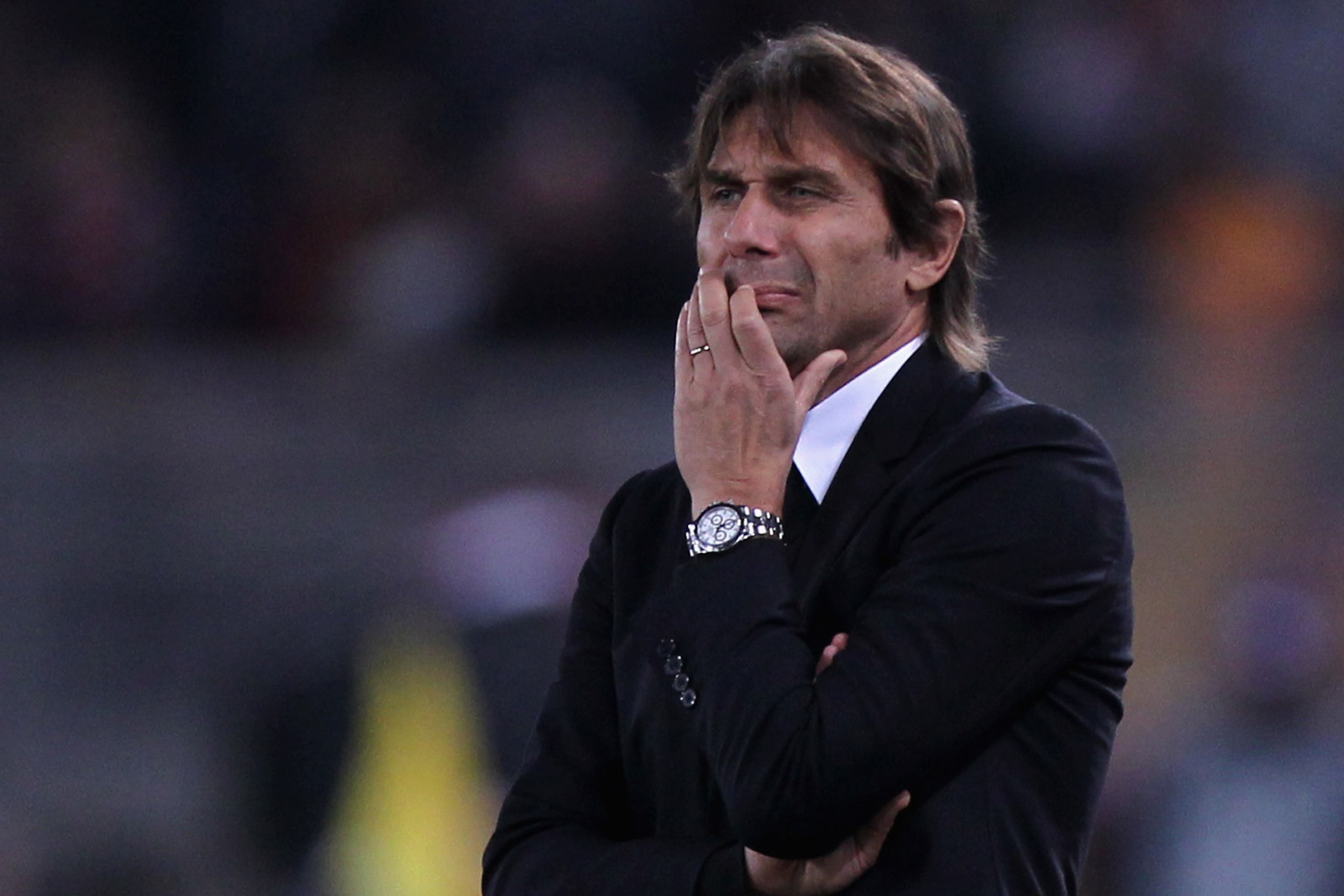 ROME, ITALY - OCTOBER 31:  Chelsea FC head coach Antonio Conte reacts during the UEFA Champions League group C match between AS Roma and Chelsea FC at Stadio Olimpico on October 31, 2017 in Rome, Italy.  (Photo by Paolo Bruno/Getty Images )