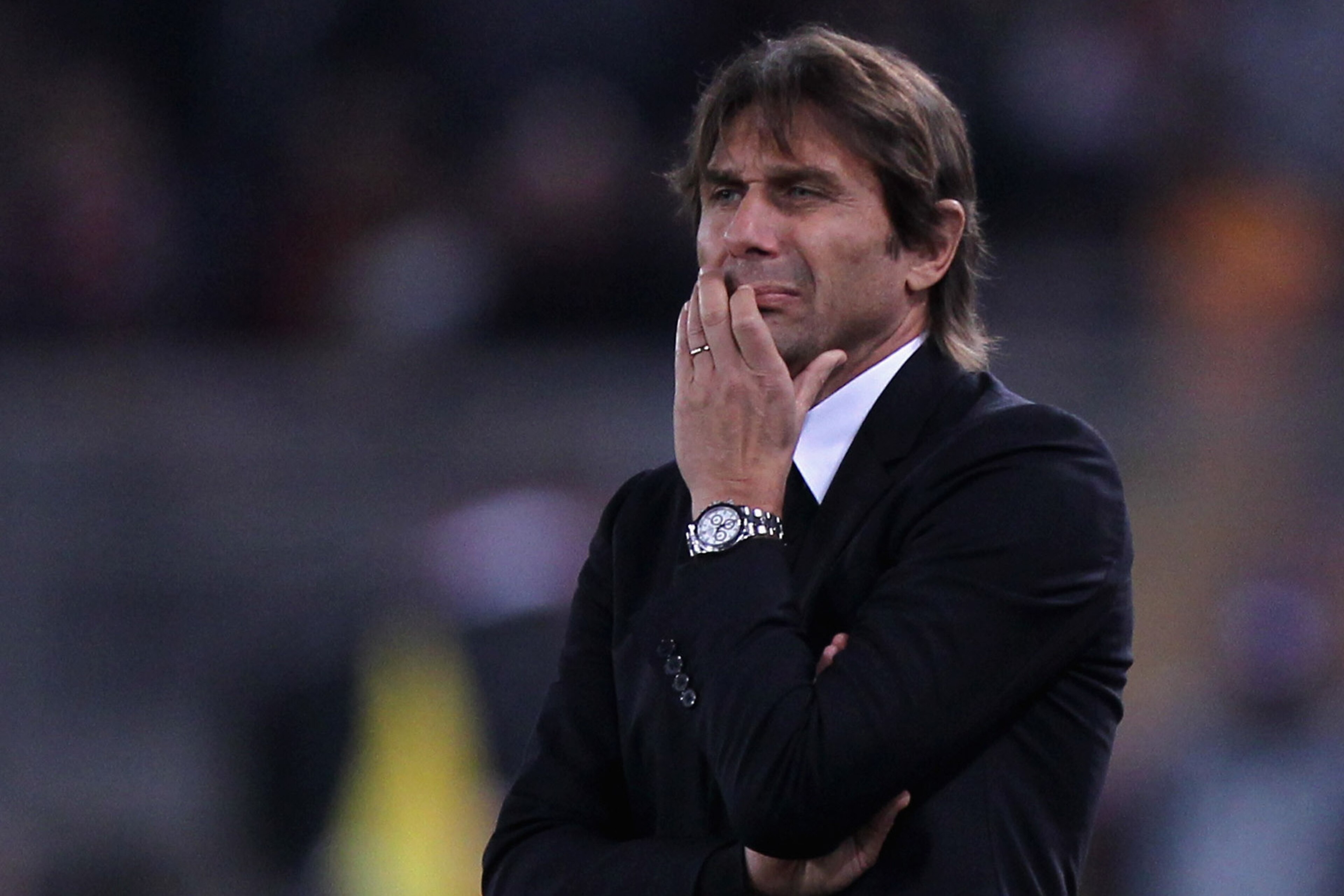 ROME, ITALY - OCTOBER 31:  Chelsea FC head coach Antonio Conte reacts during the UEFA Champions League group C match between AS Roma and Chelsea FC at Stadio Olimpico on October 31, 2017 in Rome, Italy.  (Photo by Paolo Bruno/Getty Images )