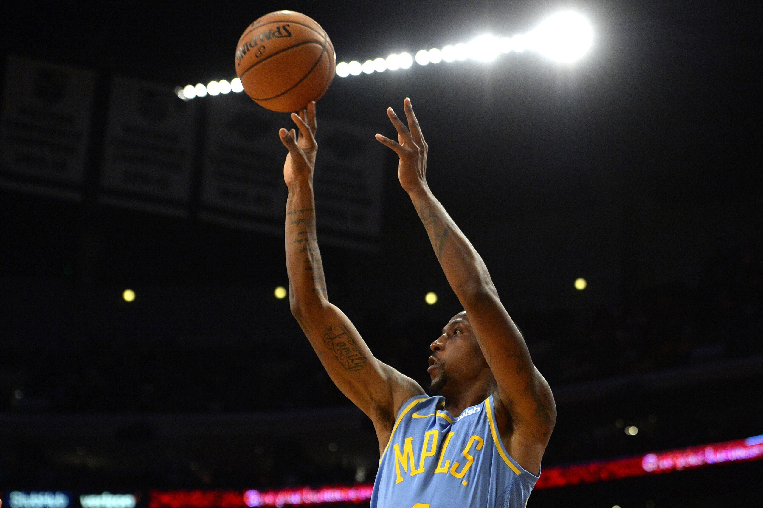 LOS ANGELES, CA - OCTOBER 25:  Kentavious Caldwell-Pope #1 of the Los Angeles Lakers makes a three point shot against the Washington Wizards on October 25, 2017 at STAPLES Center in Los Angeles, California. NOTE TO USER: User expressly acknowledges and ag