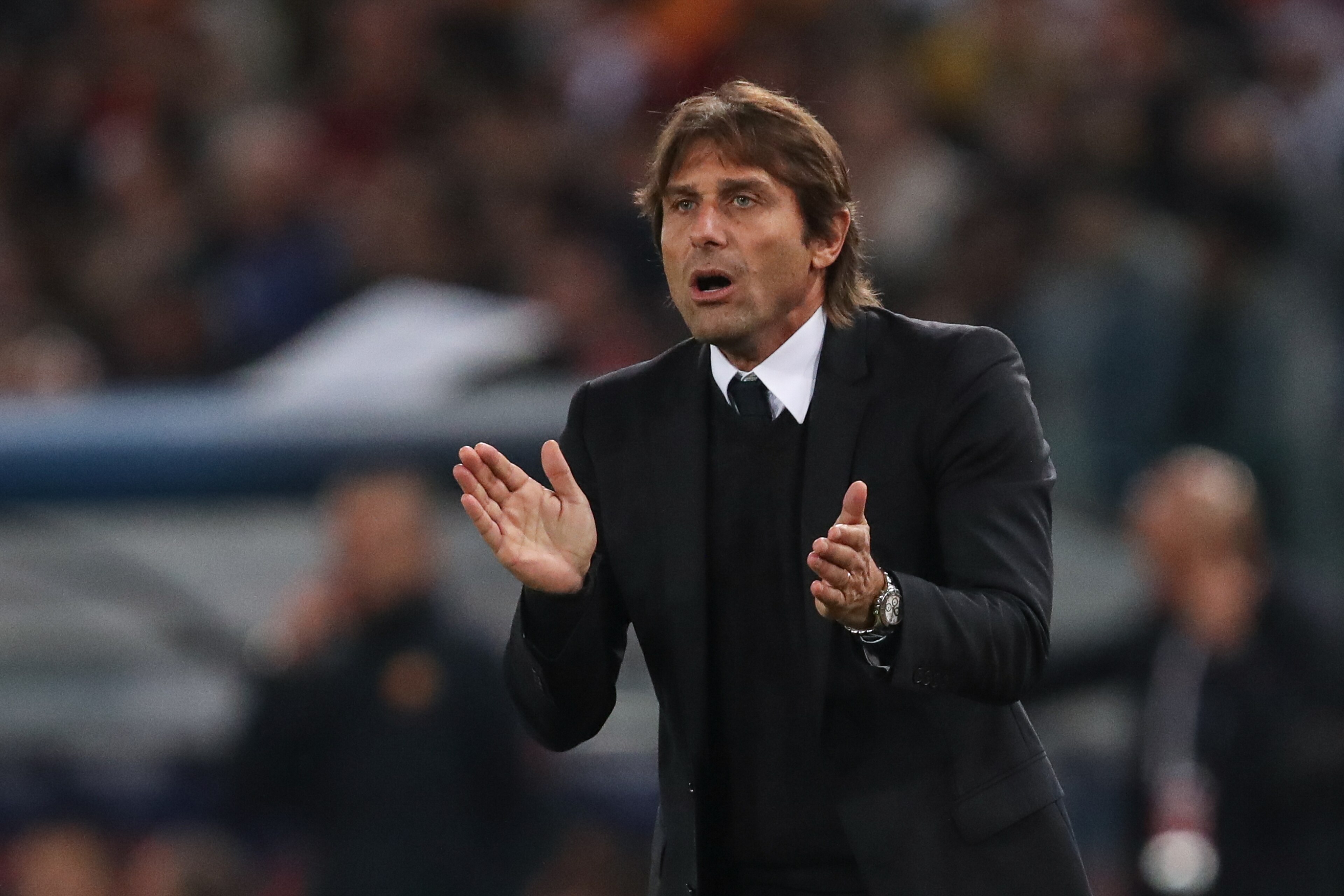 ROME, ITALY - OCTOBER 31: Antonio Conte manager of Chelsea during the UEFA Champions League group C match between AS Roma and Chelsea FC at Stadio Olimpico on October 31, 2017 in Rome, Italy. (Photo by Robbie Jay Barratt - AMA/Getty Images) ROME, ITALY - OCTOBER 31: Antonio Conte manager of Chelsea during the UEFA Champions League group C match between AS Roma and Chelsea FC at Stadio Olimpico on October 31, 2017 in Rome, Italy. (Photo by Robbie Jay Barratt - AMA/Getty Images)