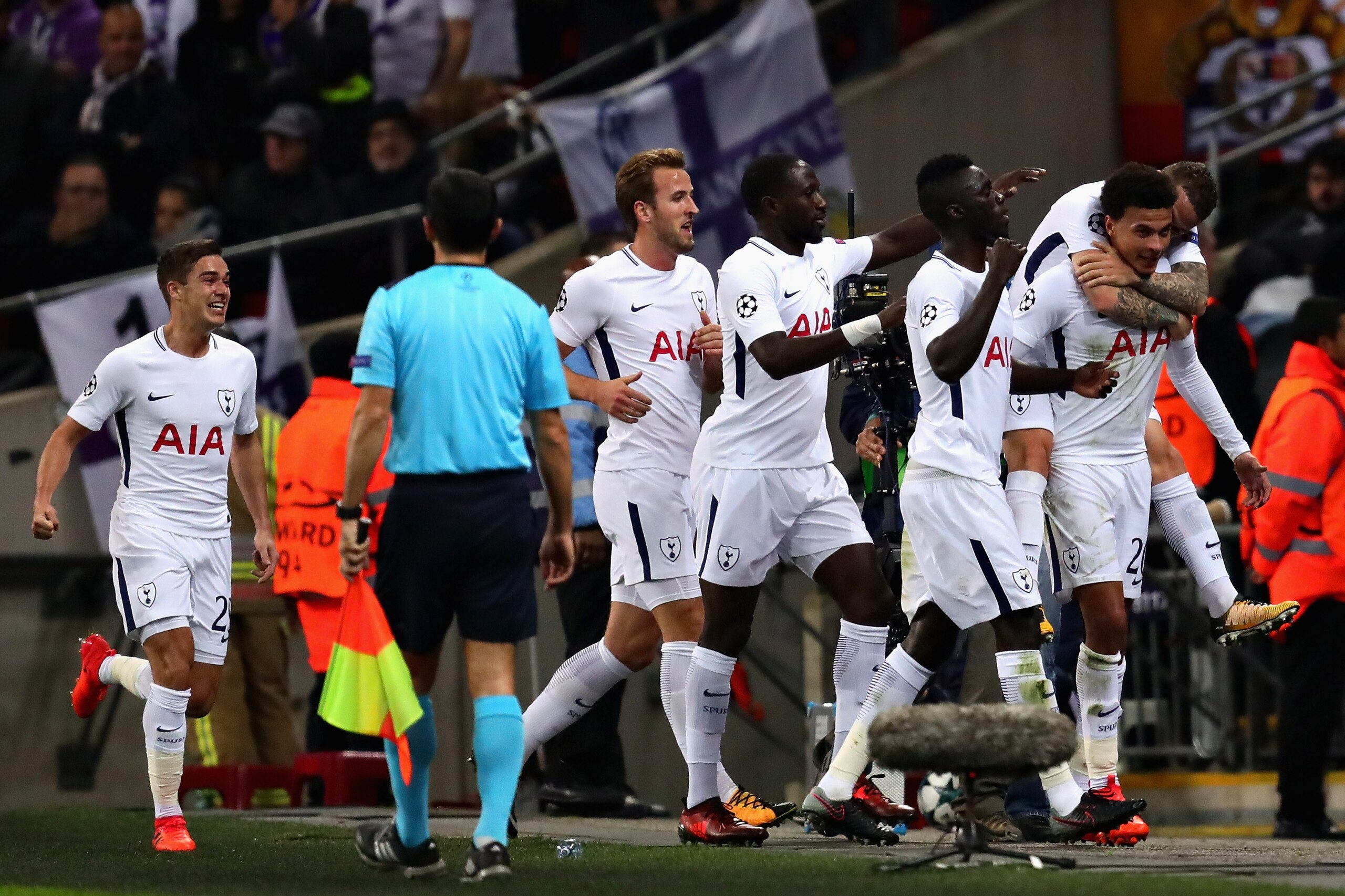 LONDON, ENGLAND - NOVEMBER 01: The Tottenham Hotspur team celebrate the goal of Dele Alli  during the UEFA Champions League group H match between Tottenham Hotspur and Real Madrid at Wembley Stadium on November 1, 2017 in London, United Kingdom.  (Photo b