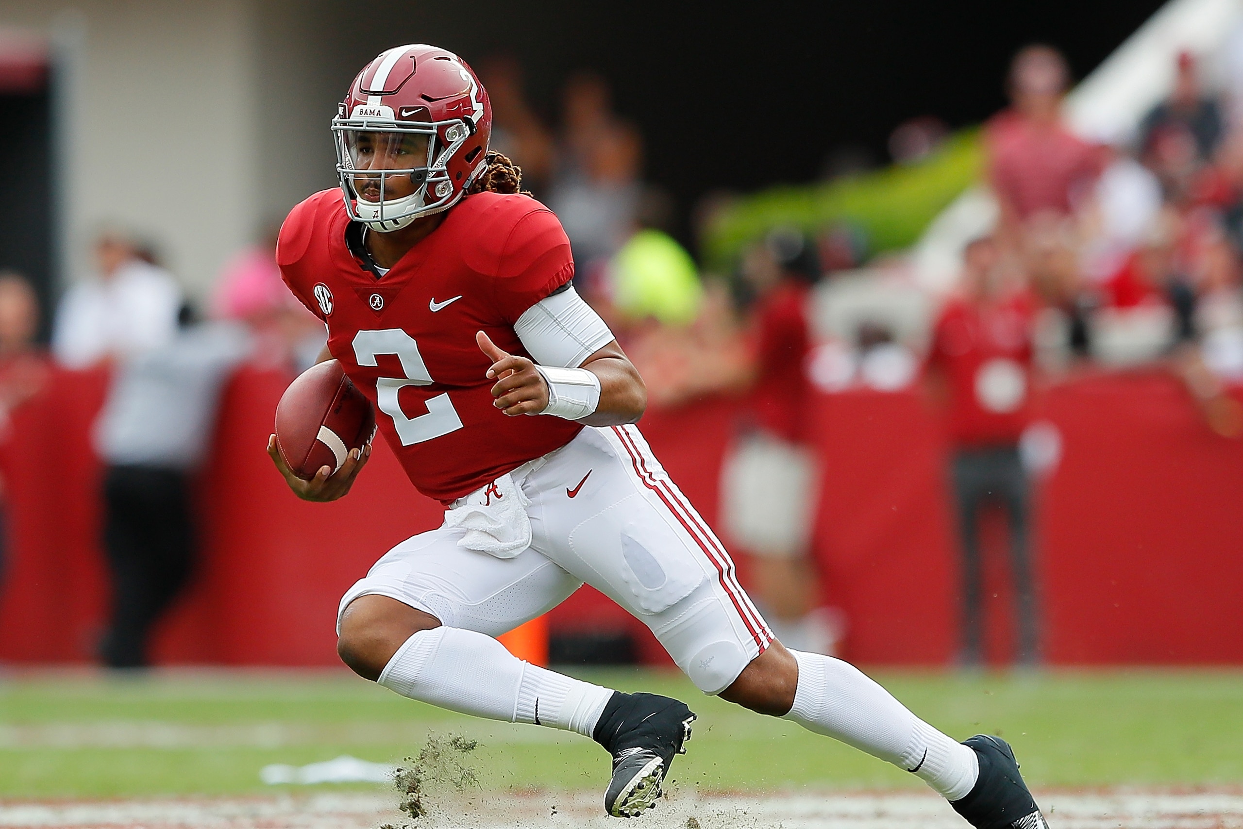 TUSCALOOSA, AL - OCTOBER 21:  Jalen Hurts #2 of the Alabama Crimson Tide rushes against the Tennessee Volunteers at Bryant-Denny Stadium on October 21, 2017 in Tuscaloosa, Alabama.  (Photo by Kevin C. Cox/Getty Images)