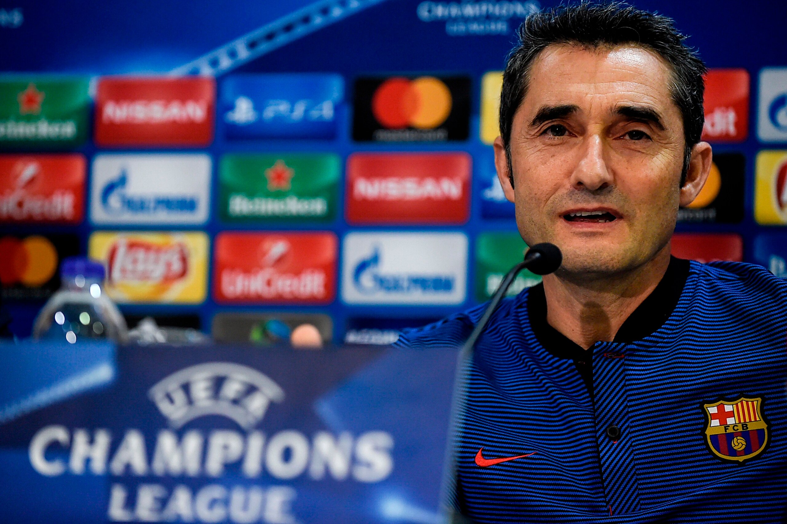 FC Barcelona's Spanish head-coach Ernesto Valverde reacts as he speaks during a press conference on October 30, 2017 at the Karaiskaki stadium, in Athens, on the eve of the UEFA Champions League Group D football match between Olympiacos and FC Barcelona. FC Barcelona's Spanish head-coach Ernesto Valverde reacts as he speaks during a press conference on October 30, 2017 at the Karaiskaki stadium, in Athens, on the eve of the UEFA Champions League Group D football match between Olympiacos and FC Barcelona.