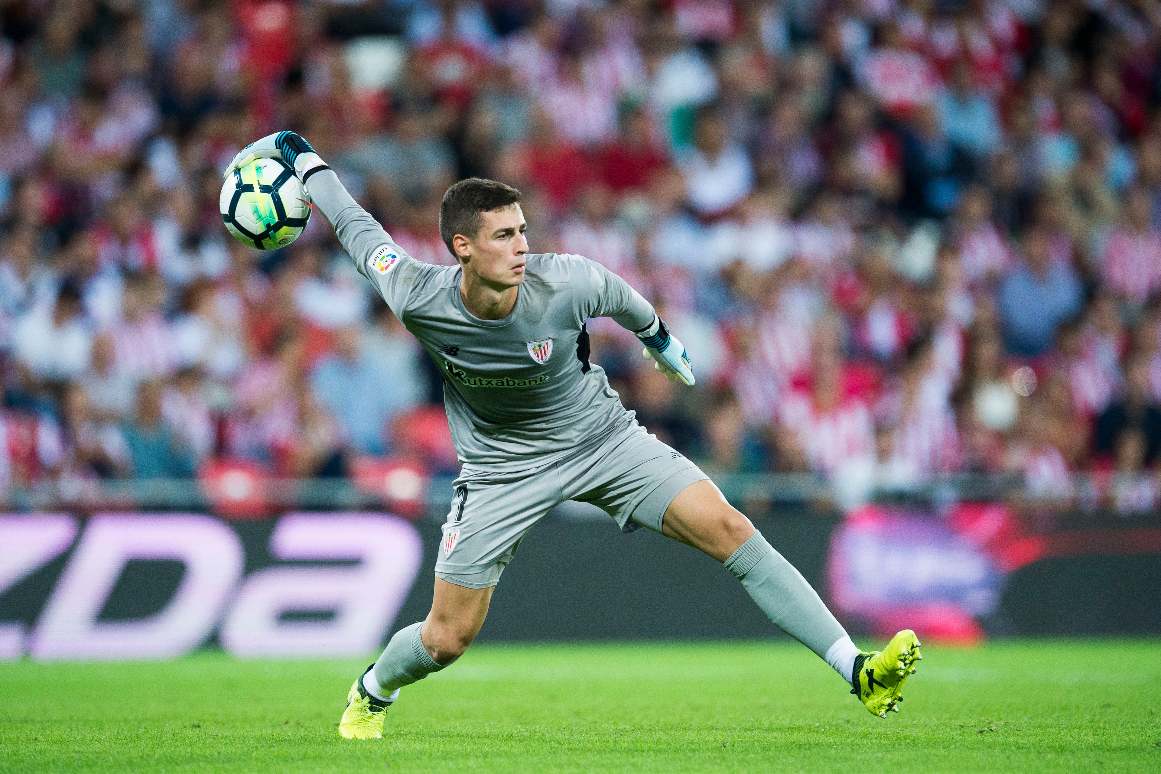 BILBAO, SPAIN - SEPTEMBER 20:  Kepa Arrizabalaga of Athletic Club controls the ball during the La Liga match between Athletic Club Bilbao and Atletico Madrid at San Mames Stadium on September 20, 2017 in Bilbao, Spain.  (Photo by Juan Manuel Serrano Arce/