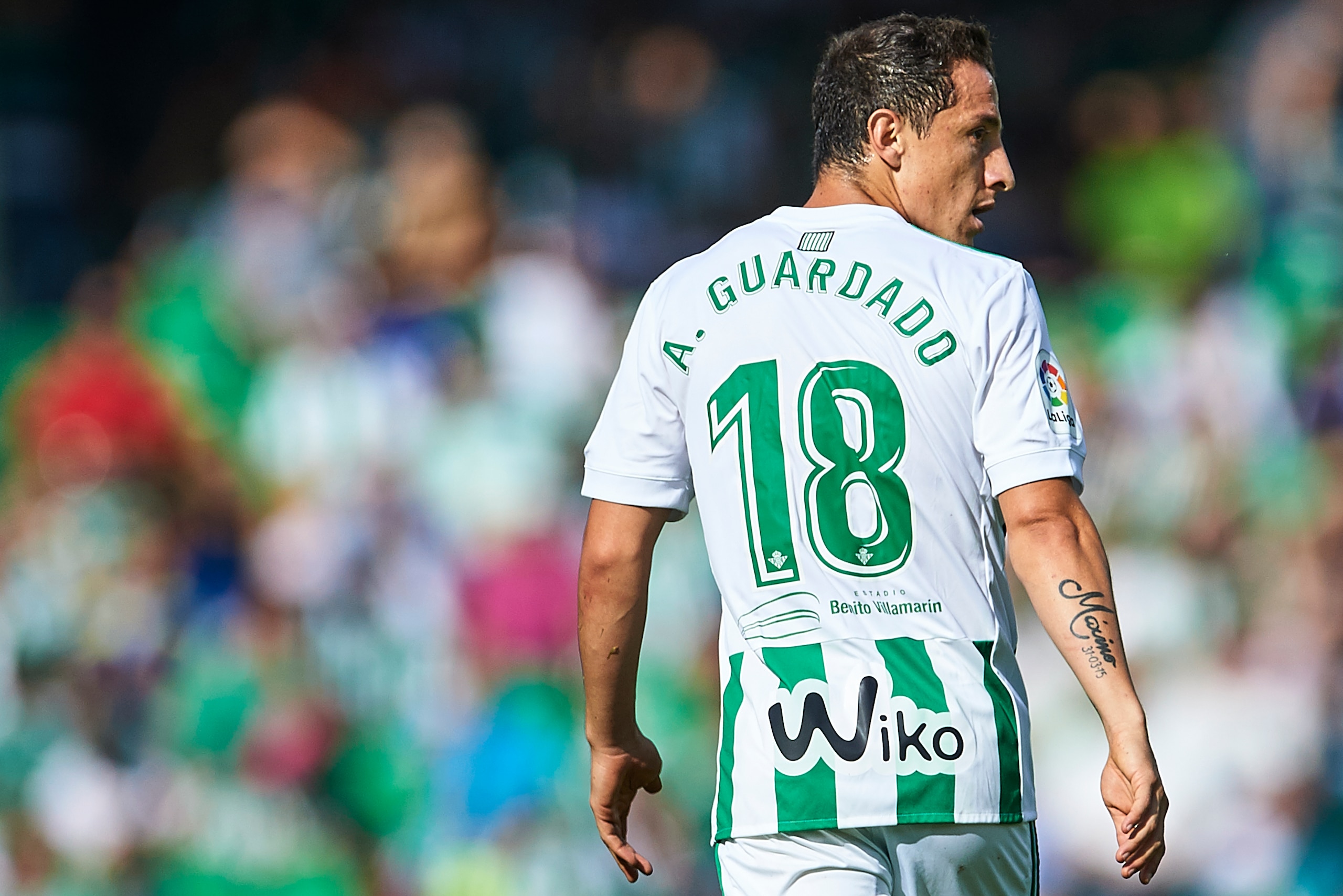 SEVILLE, SPAIN - OCTOBER 21: Andres Guardado of Real Betis Balompie looks on during the La Liga match between Real Betis and Alaves at Estadio Benito Villamarin on October 21 in Seville. (Photo by Aitor Alcalde Colomer/Getty Images) SEVILLE, SPAIN - OCTOBER 21: Andres Guardado of Real Betis Balompie looks on during the La Liga match between Real Betis and Alaves at Estadio Benito Villamarin on October 21 in Seville. (Photo by Aitor Alcalde Colomer/Getty Images)
