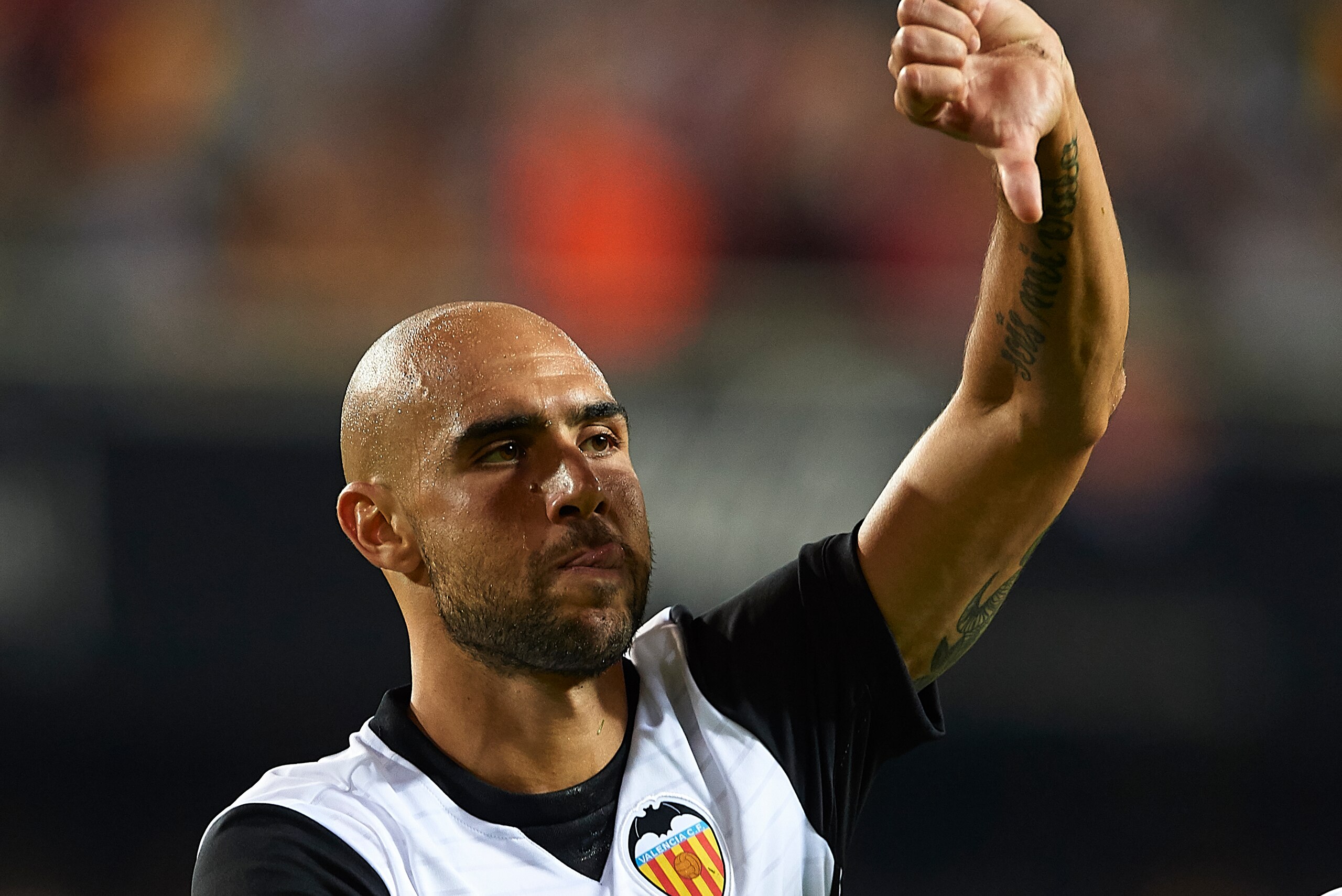 VALENCIA, SPAIN - OCTOBER 21: Simone Zaza of Valencia celebrates scoring his team's second goal during the La Liga match between Valencia and Sevilla at Estadio Mestalla on October 21, 2017 in Valencia, Spain. (Photo by Manuel Queimadelos Alonso/Getty I VALENCIA, SPAIN - OCTOBER 21: Simone Zaza of Valencia celebrates scoring his team's second goal during the La Liga match between Valencia and Sevilla at Estadio Mestalla on October 21, 2017 in Valencia, Spain. (Photo by Manuel Queimadelos Alonso/Getty I