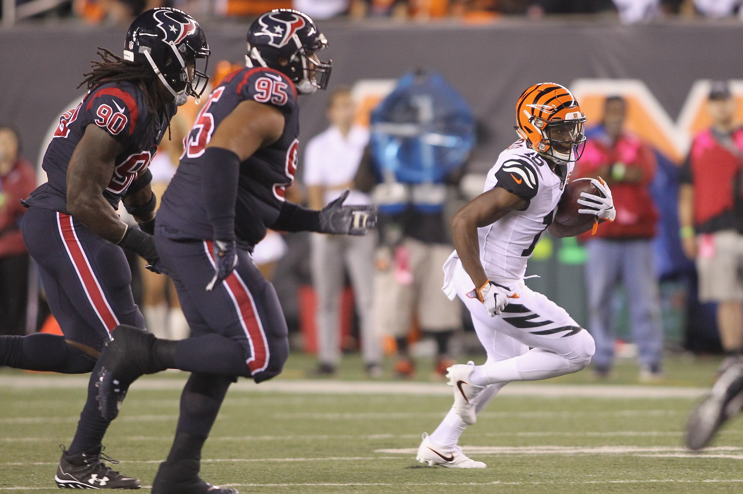 CINCINNATI, OH - SEPTEMBER 14: John Ross #15 of the Cincinnati Bengals runs the football upfield during the game against the Houston Texans at Paul Brown Stadium on September 14, 2017 in Cincinnati, Ohio.The Texans defeated the Bengals 13-9. (Photo by J CINCINNATI, OH - SEPTEMBER 14: John Ross #15 of the Cincinnati Bengals runs the football upfield during the game against the Houston Texans at Paul Brown Stadium on September 14, 2017 in Cincinnati, Ohio.The Texans defeated the Bengals 13-9. (Photo by J