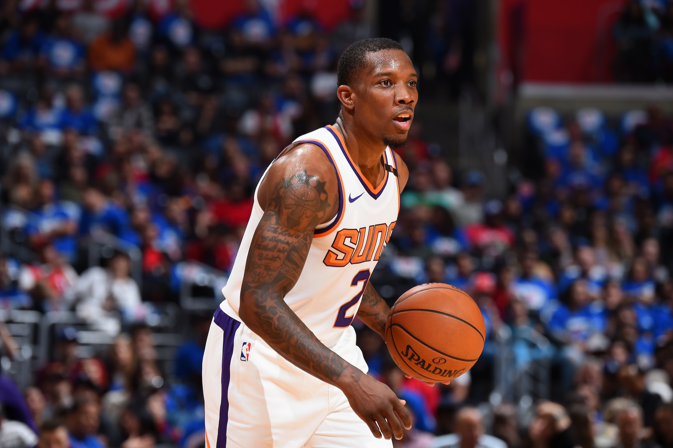 LOS ANGELES, CA - OCTOBER 21:  Eric Bledsoe #2 of the Phoenix Suns handles the ball against the LA Clippers on October 21, 2017 at STAPLES Center in Los Angeles, California. NOTE TO USER: User expressly acknowledges and agrees that, by downloading and/or 