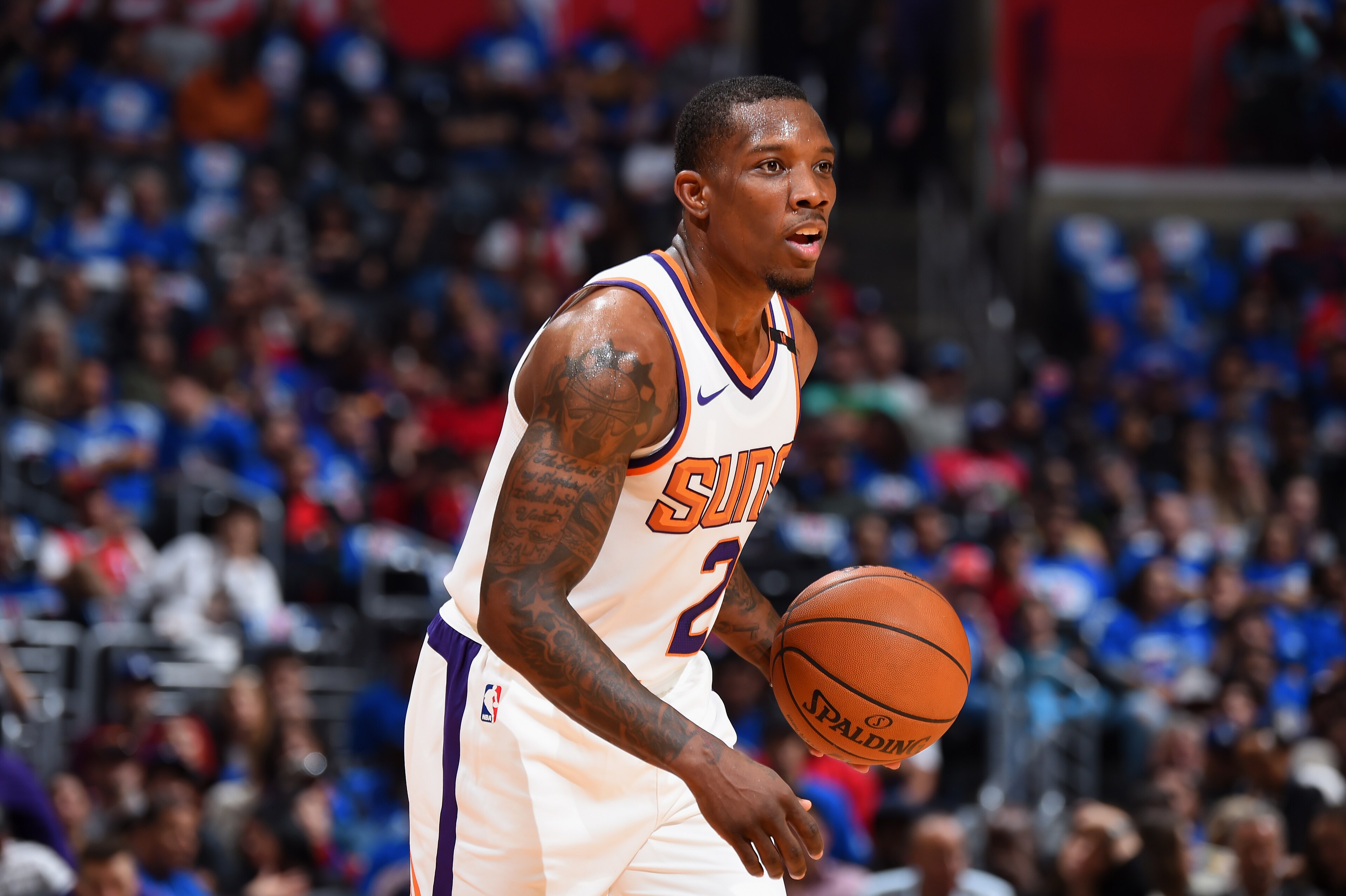 LOS ANGELES, CA - OCTOBER 21:  Eric Bledsoe #2 of the Phoenix Suns handles the ball against the LA Clippers on October 21, 2017 at STAPLES Center in Los Angeles, California. NOTE TO USER: User expressly acknowledges and agrees that, by downloading and/or 