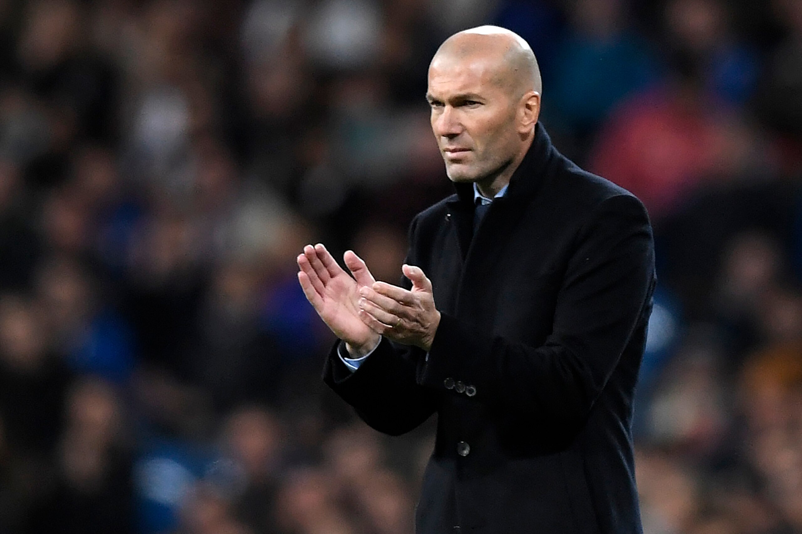 Real Madrid's French coach Zinedine Zidane reacts during the Spanish league football match Real Madrid CF vs UD Las Palmas at the Santiago Bernabeu stadium in Madrid on November 5, 2017. / AFP PHOTO / GABRIEL BOUYS        (Photo credit should read GABRIEL