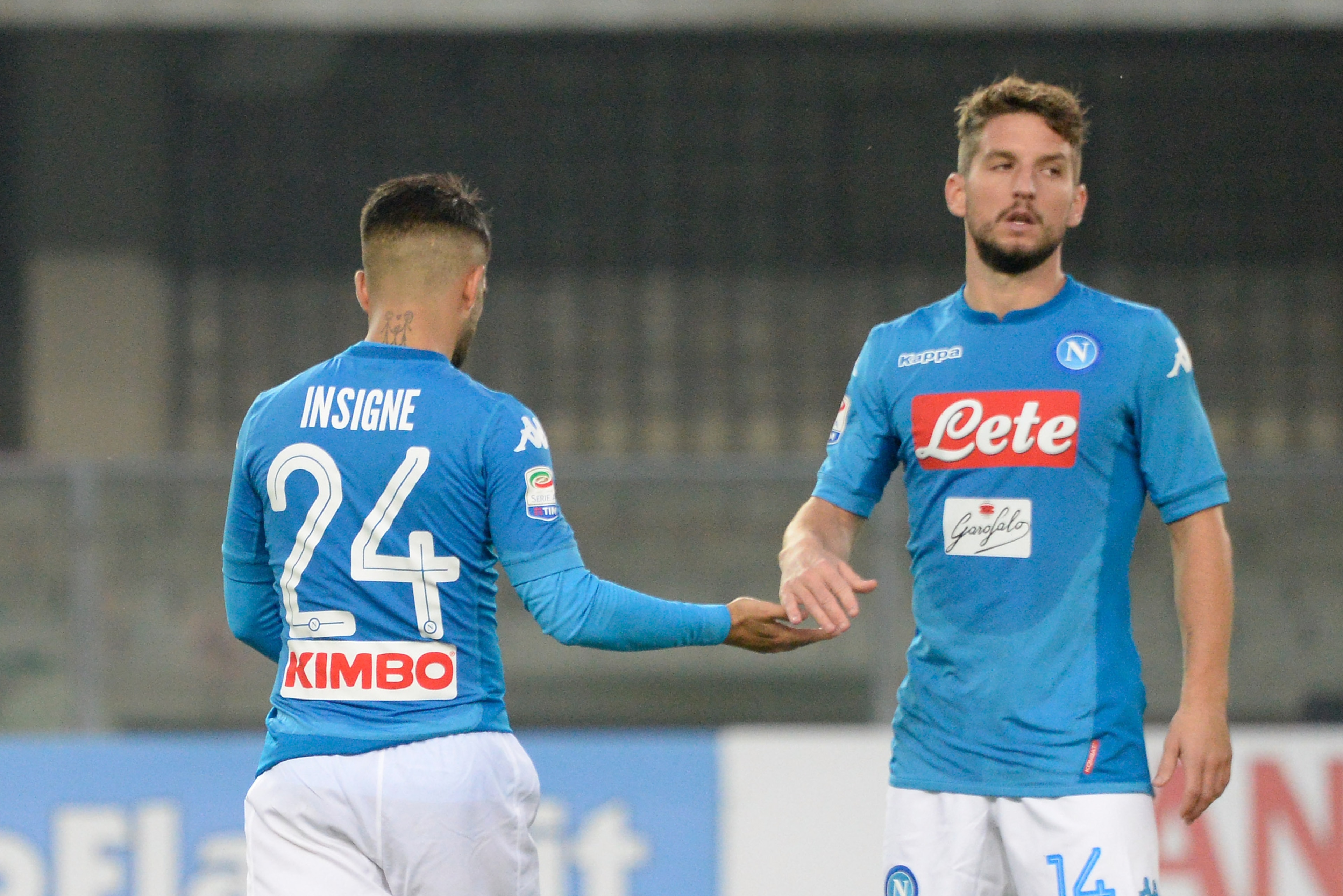 VERONA, ITALY - NOVEMBER 05:  SSC Napoli players shows their dejection after the Serie A match between AC Chievo Verona and SSC Napoli at Stadio Marc'Antonio Bentegodi   on November 5, 2017 in Verona, Italy.  (Photo by Dino Panato/Getty Images)