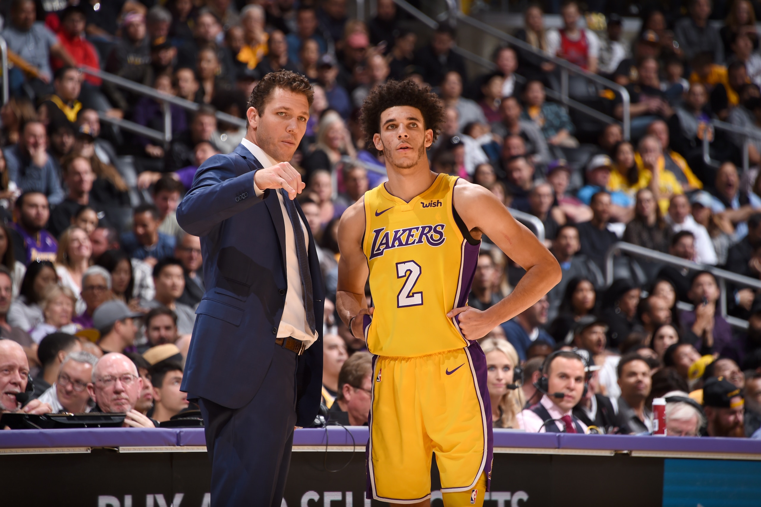 LOS ANGELES, CA - NOVEMBER 3:  Coach of the Los Angeles Lakers, Luke Walton, talks to Lonzo Ball #2 on November 3, 2017 at STAPLES Center in Los Angeles, California. NOTE TO USER: User expressly acknowledges and agrees that, by downloading and or using th