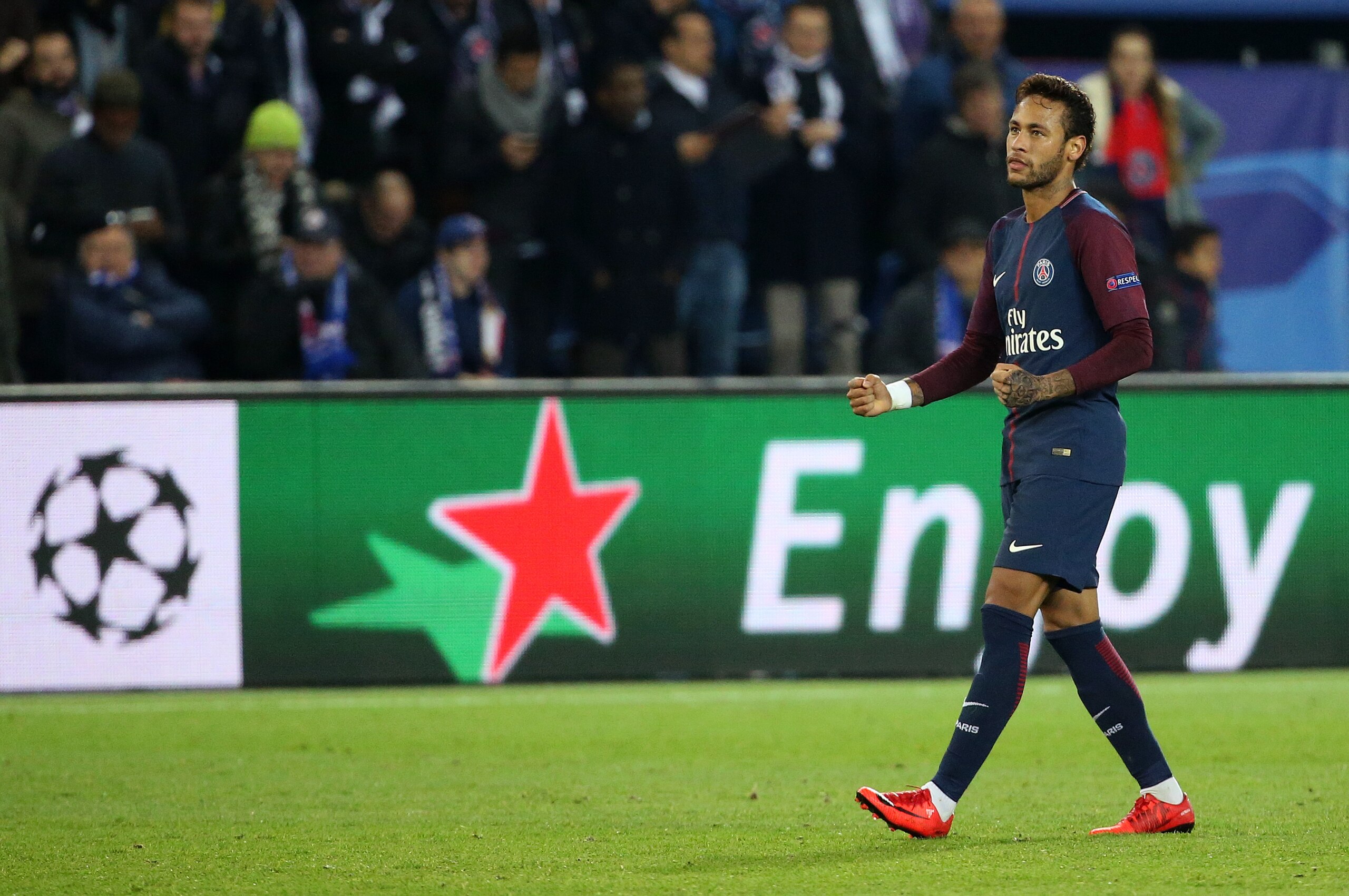 PARIS, FRANCE - OCTOBER 31: Neymar Jr of PSG celebrates his goal during the UEFA Champions League group B match between Paris Saint-Germain (PSG) and RSC Anderlecht at Parc des Princes on October 31, 2017 in Paris, France. (Photo by Jean Catuffe/Getty Ima PARIS, FRANCE - OCTOBER 31: Neymar Jr of PSG celebrates his goal during the UEFA Champions League group B match between Paris Saint-Germain (PSG) and RSC Anderlecht at Parc des Princes on October 31, 2017 in Paris, France. (Photo by Jean Catuffe/Getty Ima