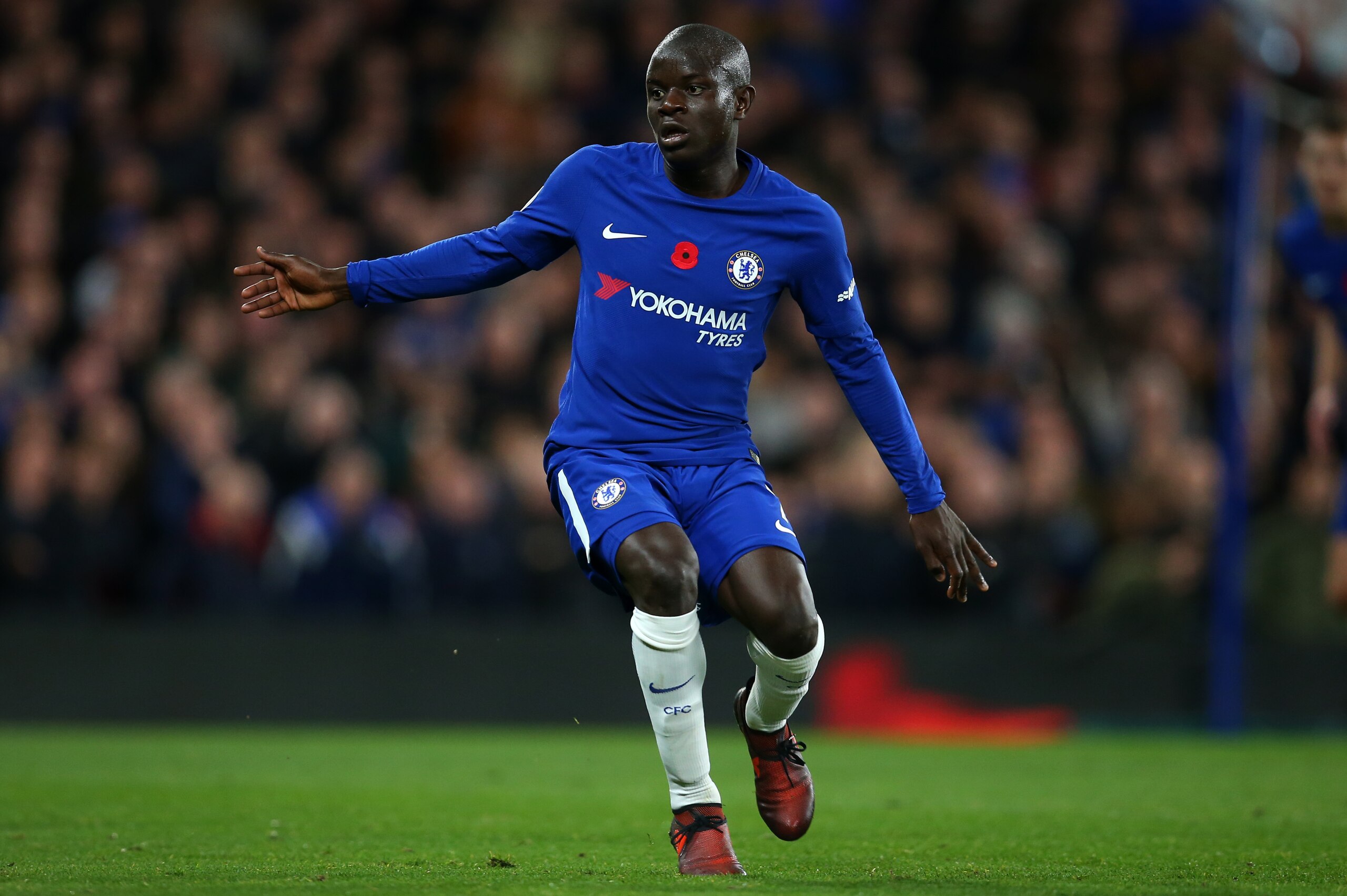 LONDON, ENGLAND - NOVEMBER 05: N'Golo Kante of Chelsea during the Premier League match between Chelsea and Manchester United at Stamford Bridge on November 5, 2017 in London, England. (Photo by Catherine Ivill - AMA/Getty Images)