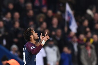 Paris Saint-Germain's Brazilian forward Neymar reacts after scoring a goal during the UEFA Champions League Group B football match between Paris Saint-Germain (PSG) and Anderlecht (RSCA) on October 31, 2017, at the Parc des Princes stadium in Paris.  
Par