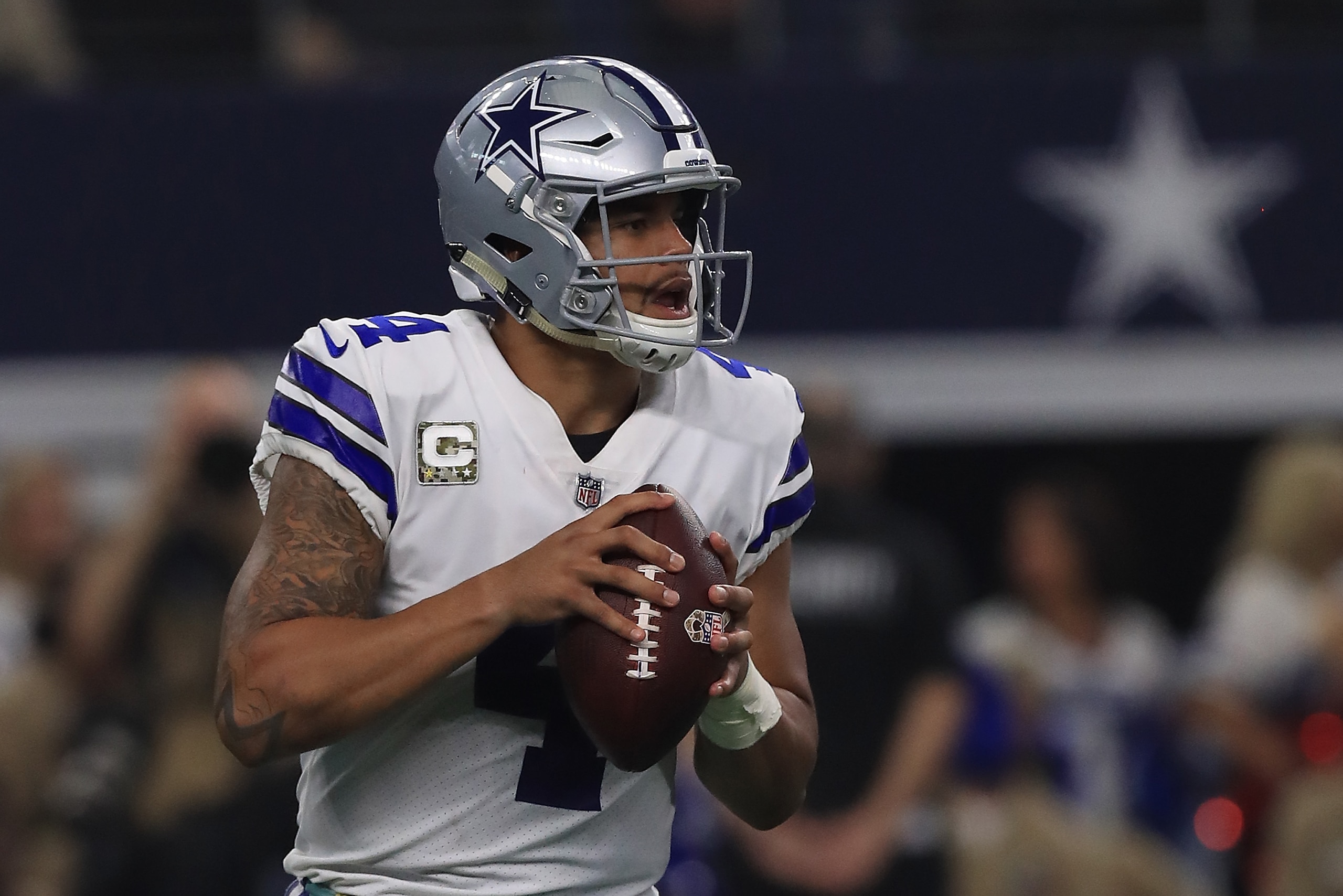 ARLINGTON, TX - NOVEMBER 05:  Dak Prescott #4 of the Dallas Cowboys throws against the Kansas City Chiefs in the second quarter at AT&T Stadium on November 5, 2017 in Arlington, Texas.  (Photo by Ronald Martinez/Getty Images)