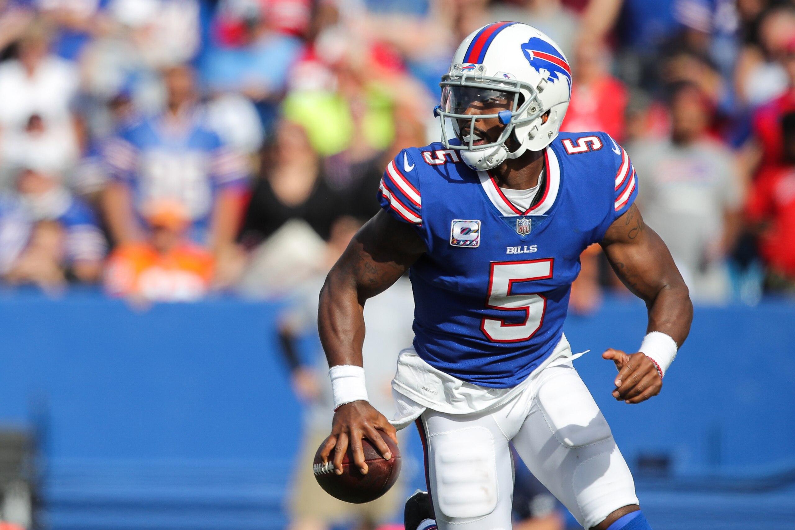ORCHARD PARK, NY - OCTOBER 22:  Tyrod Taylor runs with the ball during the second quarter of an NFL game against the Tampa Bay Buccaneers on October 22, 2017 at New Era Field in Orchard Park, New York.  (Photo by Brett Carlsen/Getty Images)