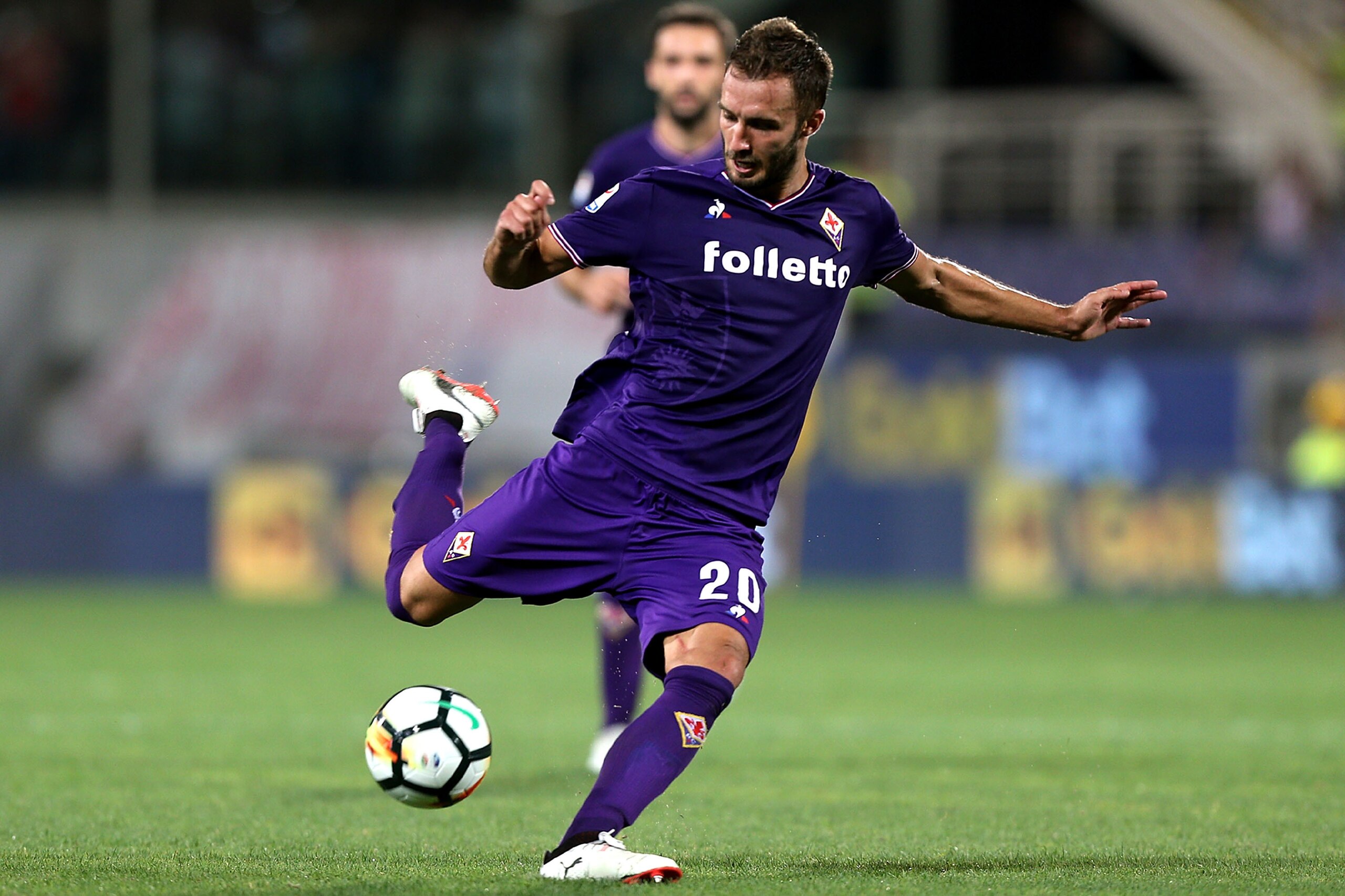 FLORENCE, ITALY - AUGUST 27: Milan Badelj of ACF Fiorentina in action during the Serie A match between ACF Fiorentina and UC Sampdoria at Stadio Artemio Franchi on August 27, 2017 in Florence, Italy.  (Photo by Gabriele Maltinti/Getty Images)