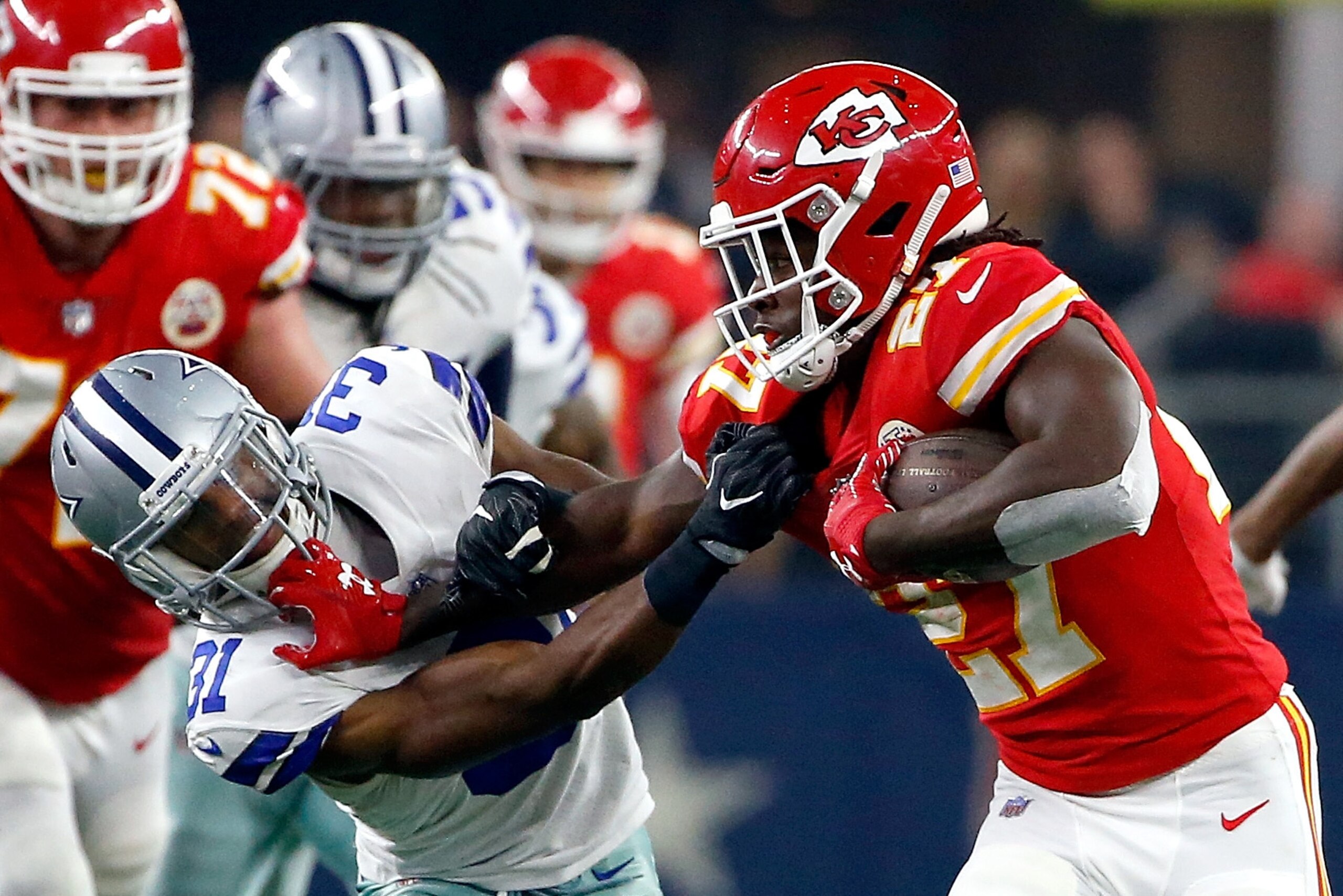 ARLINGTON, TX - NOVEMBER 05:  Kareem Hunt #27 of the Kansas City Chiefs holds off Byron Jones #31 of the Dallas Cowboys on a carry in the second half of a football game at AT&T Stadium on November 5, 2017 in Arlington, Texas.  (Photo by Ron Jenkins/Getty 