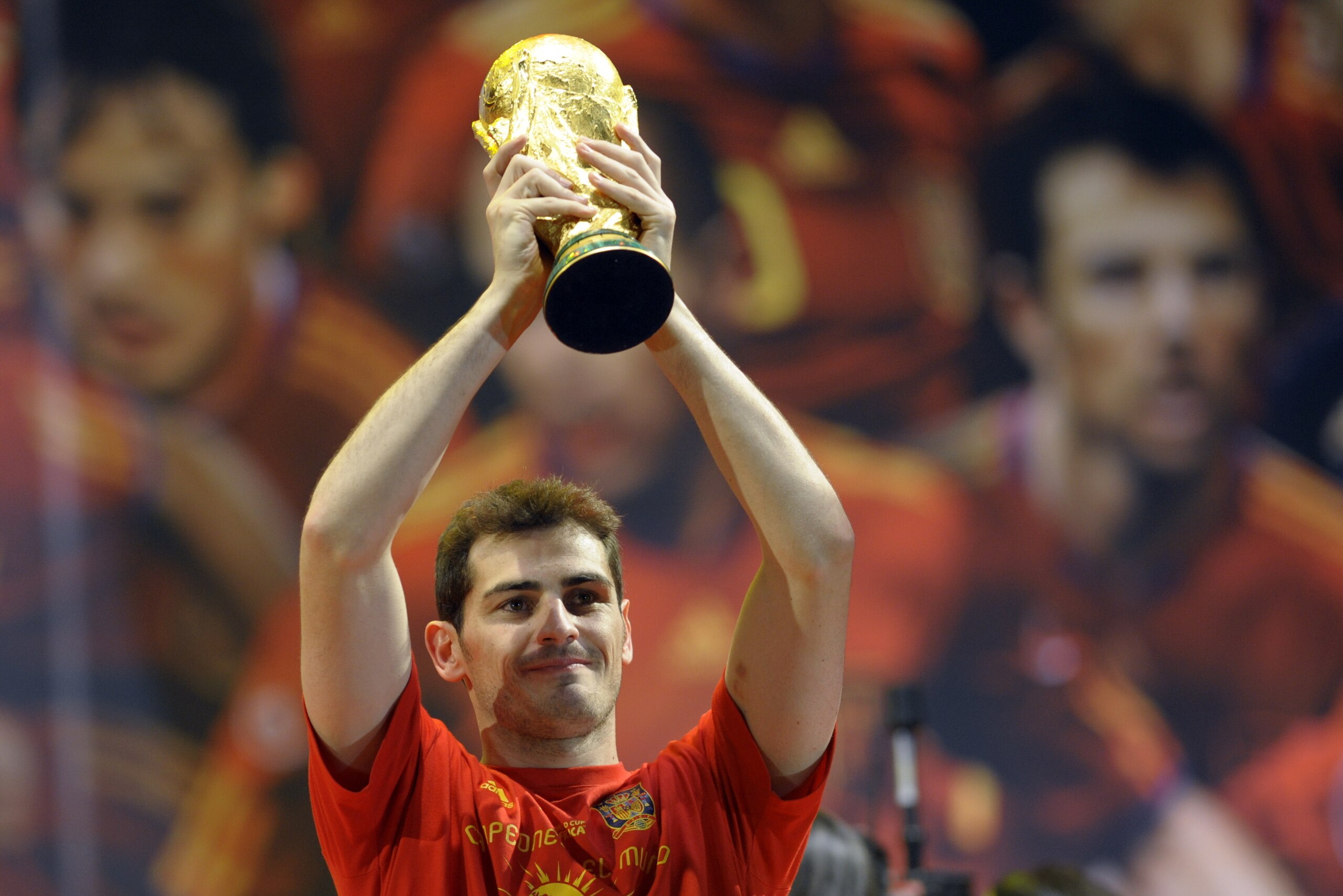 Spain's goalkeeper Iker Casillas holds up the trophy on a stage set up for the Spanish team victory ceremony in Madrid on July 12, 2010 a day after they won the 2010 FIFA football World Cup match against the Netherlands in Johannesburg.      AFP PHOTO / M