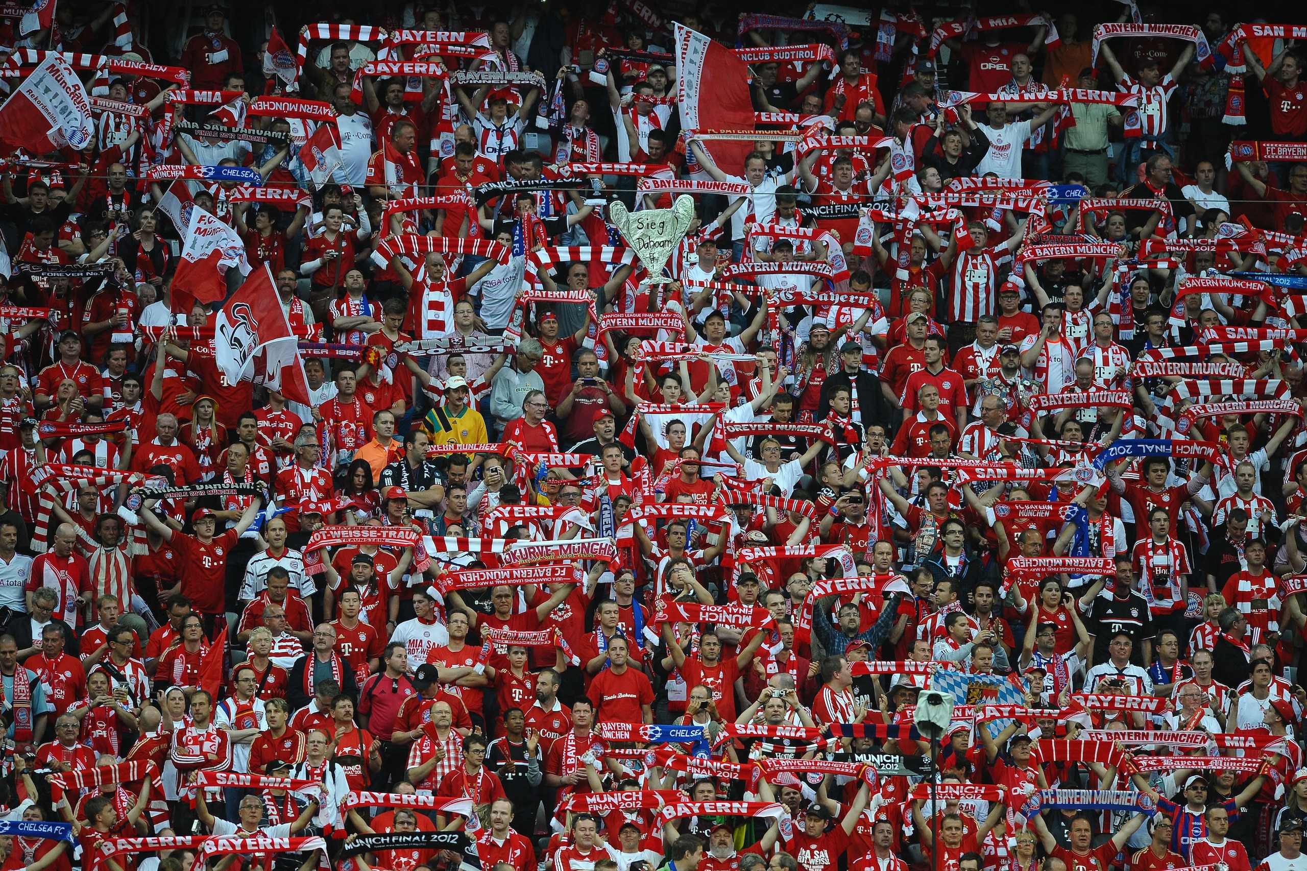 MUNICH, GERMANY - MAY 19:  Bayern Muenchen fans enjoy the atmosphere ahead of the UEFA Champions League Final between FC Bayern Muenchen and Chelsea at the Fussball Arena München on May 19, 2012 in Munich, Germany.  (Photo by Laurence Griffiths/Getty Imag