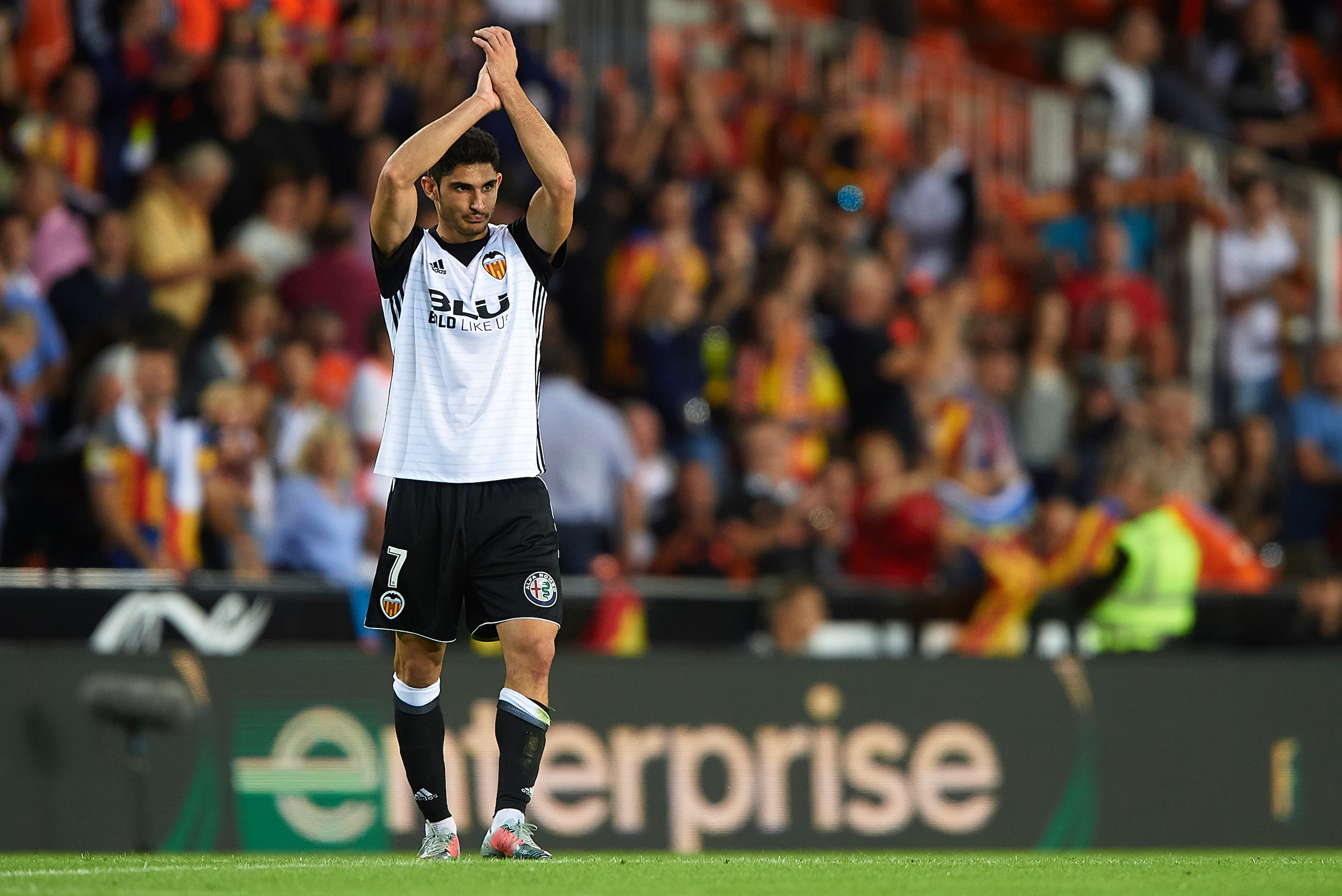 VALENCIA, SPAIN - OCTOBER 21:  Goncalo Guedes of Valencia greets the fans during the La Liga match between Valencia and Sevilla at Estadio Mestalla on October 21, 2017 in Valencia, Spain.  (Photo by Manuel Queimadelos Alonso/Getty Images)