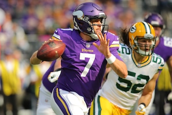 MINNEAPOLIS, MN - OCTOBER 15: Case Keenum #7 of the Minnesota Vikings runs out of the pocket during the second quarter of the game against the Green Bay Packers on October 15, 2017 at US Bank Stadium in Minneapolis, Minnesota. (Photo by Adam Bettcher/Gett