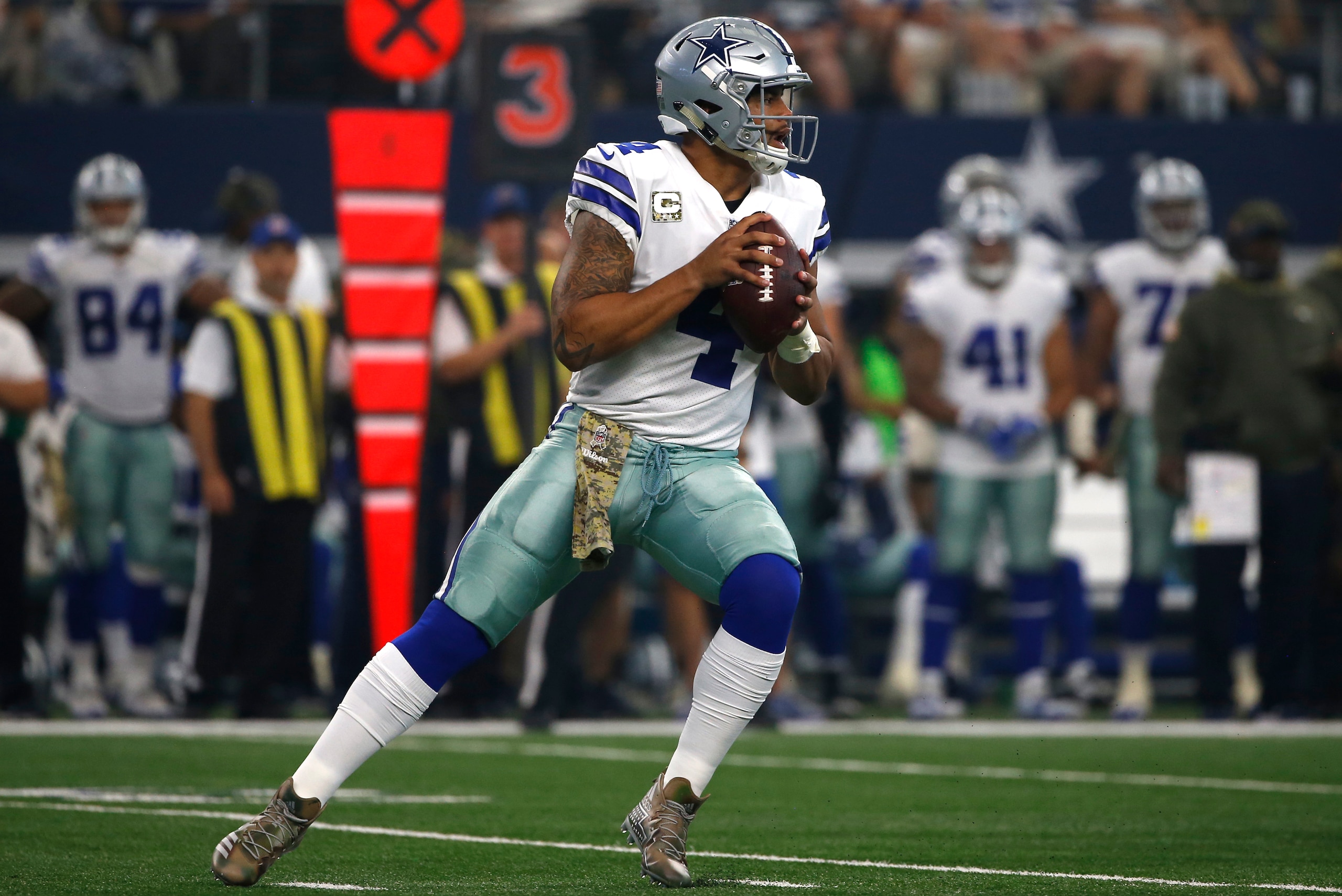 ARLINGTON, TX - NOVEMBER 5: Dak Prescott #4 of the Dallas Cowboys looks to pass against the Kansas City Chiefs during the first half at AT&T Stadium on November 5, 2017 in Arlington, Texas. (Photo by Ron Jenkins/Getty Images)