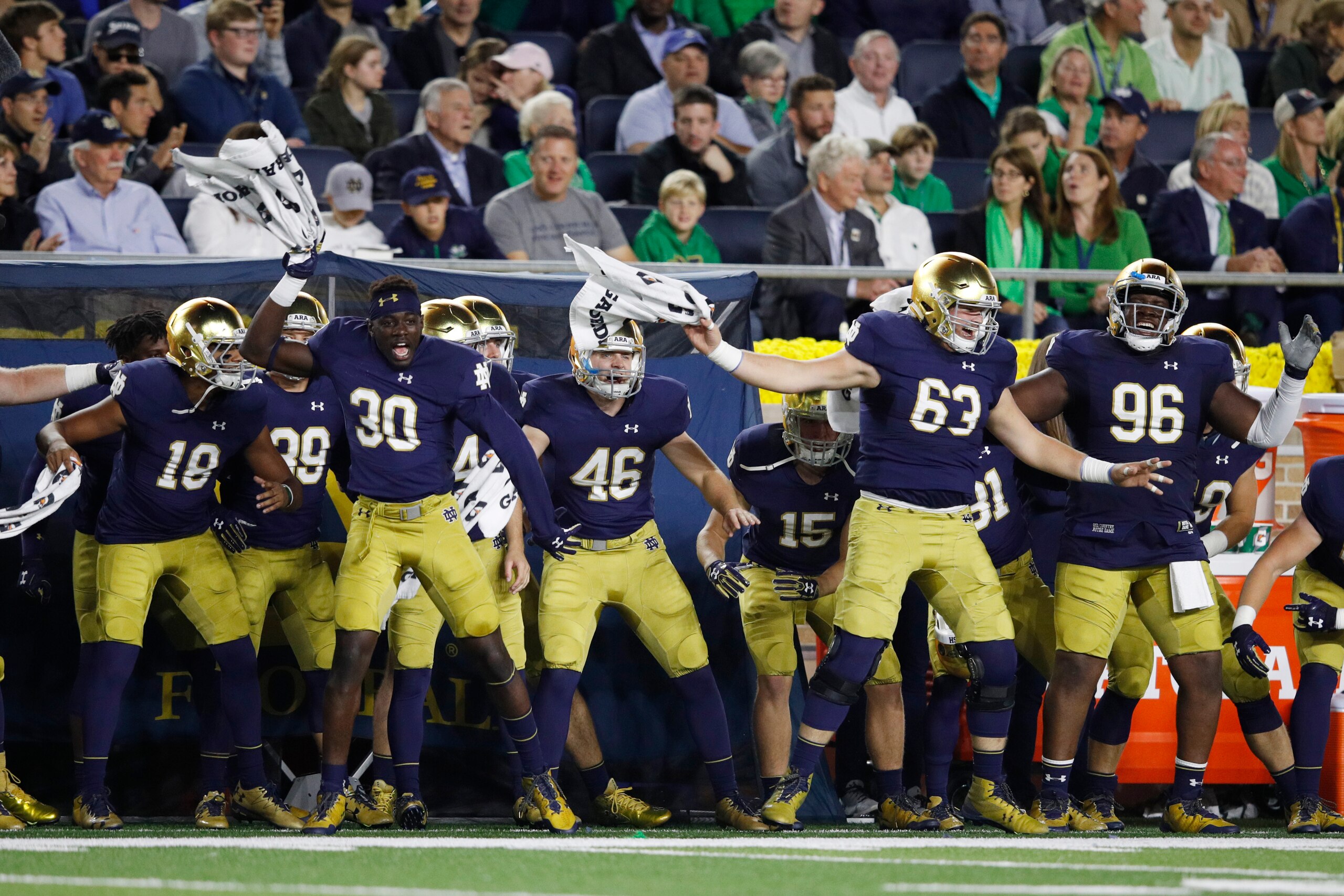 SOUTH BEND, IN - OCTOBER 21: Notre Dame Fighting Irish players react on the sideline during a game against the USC Trojans at Notre Dame Stadium on October 21, 2017 in South Bend, Indiana. Notre Dame won 49-14. (Photo by Joe Robbins/Getty Images) *** Loca SOUTH BEND, IN - OCTOBER 21: Notre Dame Fighting Irish players react on the sideline during a game against the USC Trojans at Notre Dame Stadium on October 21, 2017 in South Bend, Indiana. Notre Dame won 49-14. (Photo by Joe Robbins/Getty Images) *** Loca