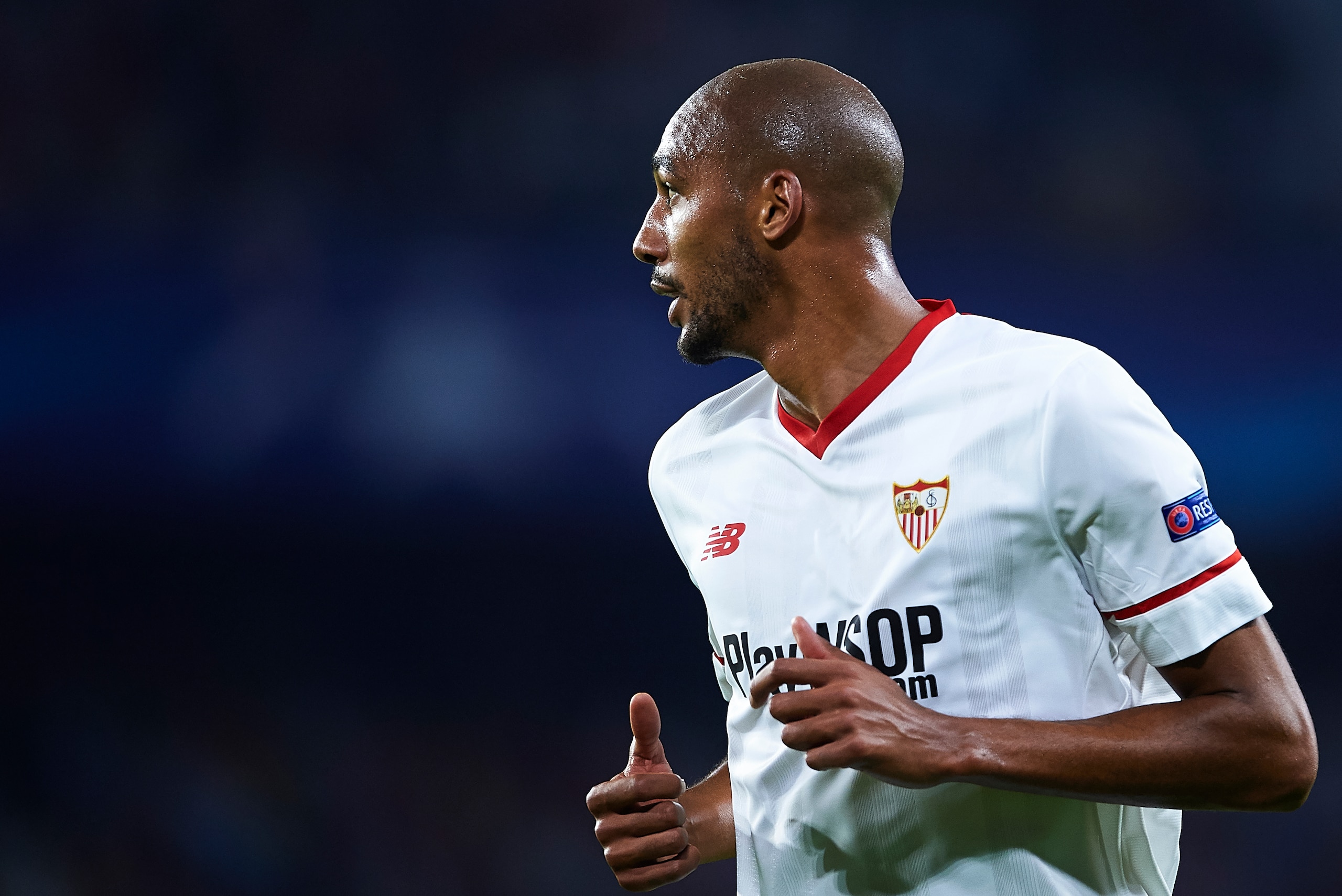 SEVILLE, SPAIN - NOVEMBER 01:  Steven N'Zonzi of Sevilla FC looks during the UEFA Champions League group E match between Sevilla FC and Spartak Moskva at Estadio Ramon Sanchez Pizjuan on November 1, 2017 in Seville, Spain.  (Photo by Aitor Alcalde Colomer