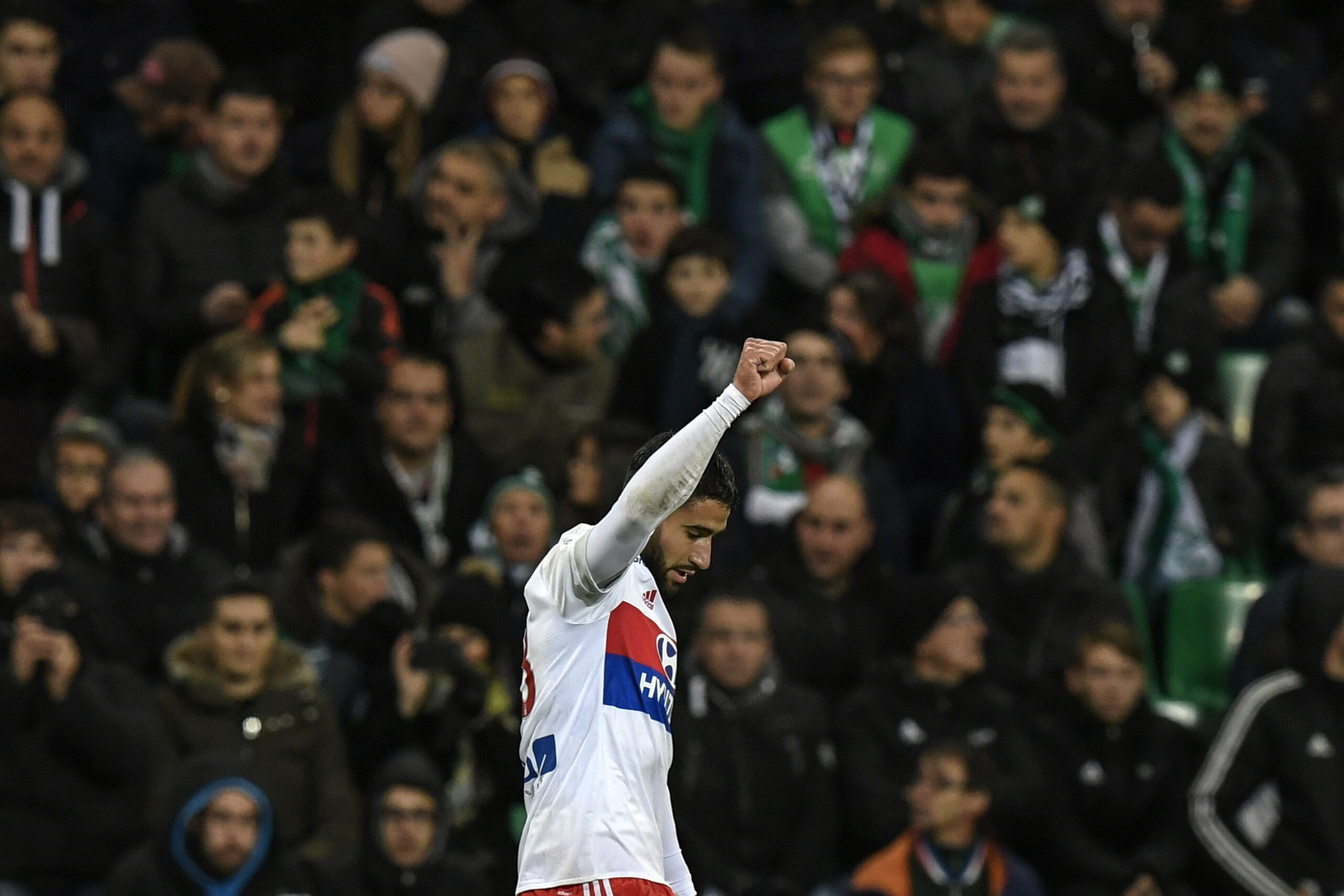 Lyon's French midfielder Nabil Fekir celebrates after scoring a goal during the L1 football match AS Saint-Etienne (ASSE) vs Olympique Lyonnais on November 5, 2017, at the Geoffroy Guichard Stadium in Saint-Etienne, central France. / AFP PHOTO / JEFF PACH
