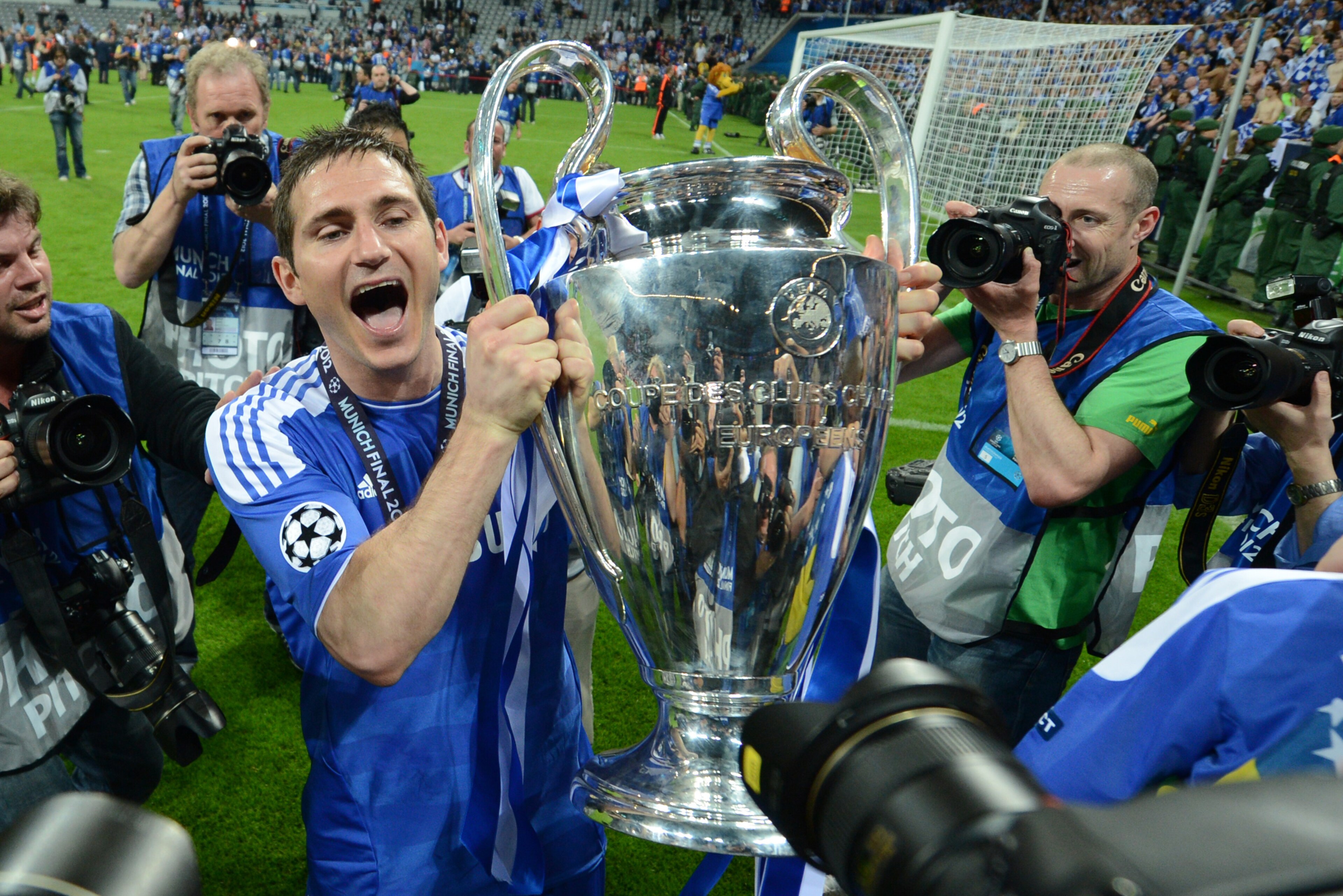 Chelsea's British midfielder Frank Lampard holds the trophy after the UEFA Champions League final football match between FC Bayern Muenchen and Chelsea FC on May 19, 2012 at the Fussball Arena stadium in Munich. Chelsea won 4-3 in the penalty phase.  AFP 
