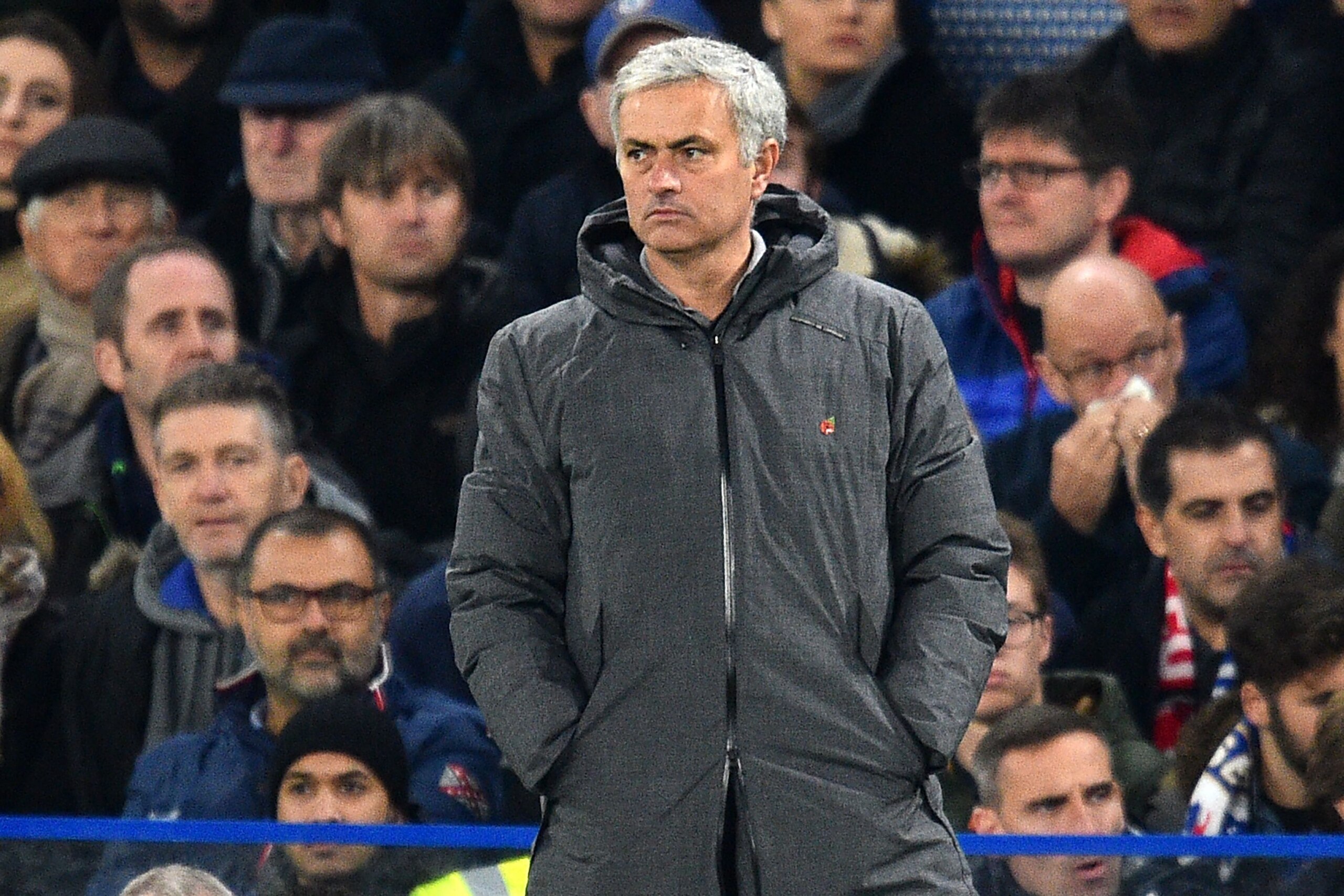 Manchester United's Portuguese manager Jose Mourinho watches from the touchline during the second half of the English Premier League football match between Chelsea and Manchester United at Stamford Bridge in London on November 5, 2017. / AFP PHOTO / Glyn 
