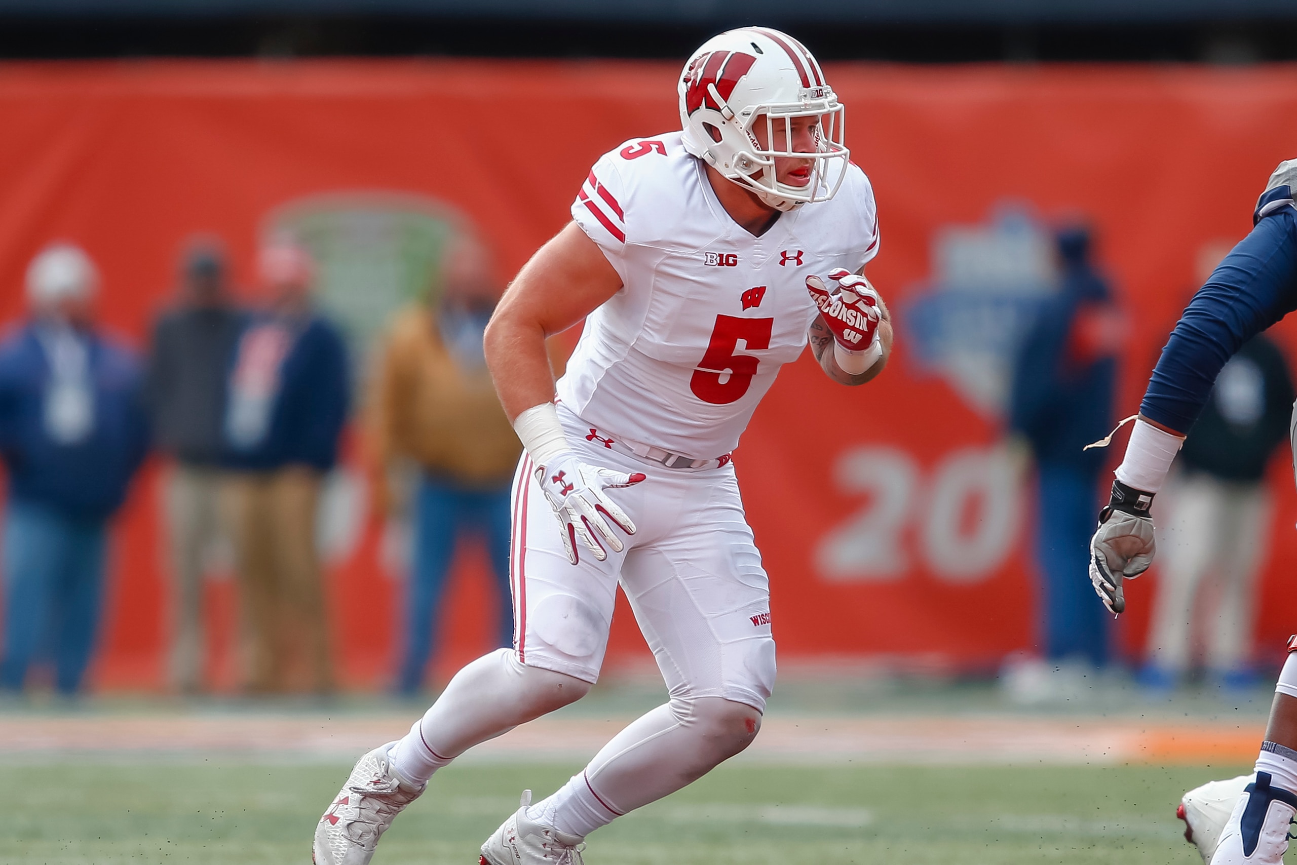 CHAMPAIGN, IL - OCTOBER 28: Garret Dooley #5 of the Wisconsin Badgers is seen during the game against the Illinois Fighting Illini at Memorial Stadium on October 28, 2017 in Champaign, Illinois. (Photo by Michael Hickey/Getty Images) CHAMPAIGN, IL - OCTOBER 28: Garret Dooley #5 of the Wisconsin Badgers is seen during the game against the Illinois Fighting Illini at Memorial Stadium on October 28, 2017 in Champaign, Illinois. (Photo by Michael Hickey/Getty Images)