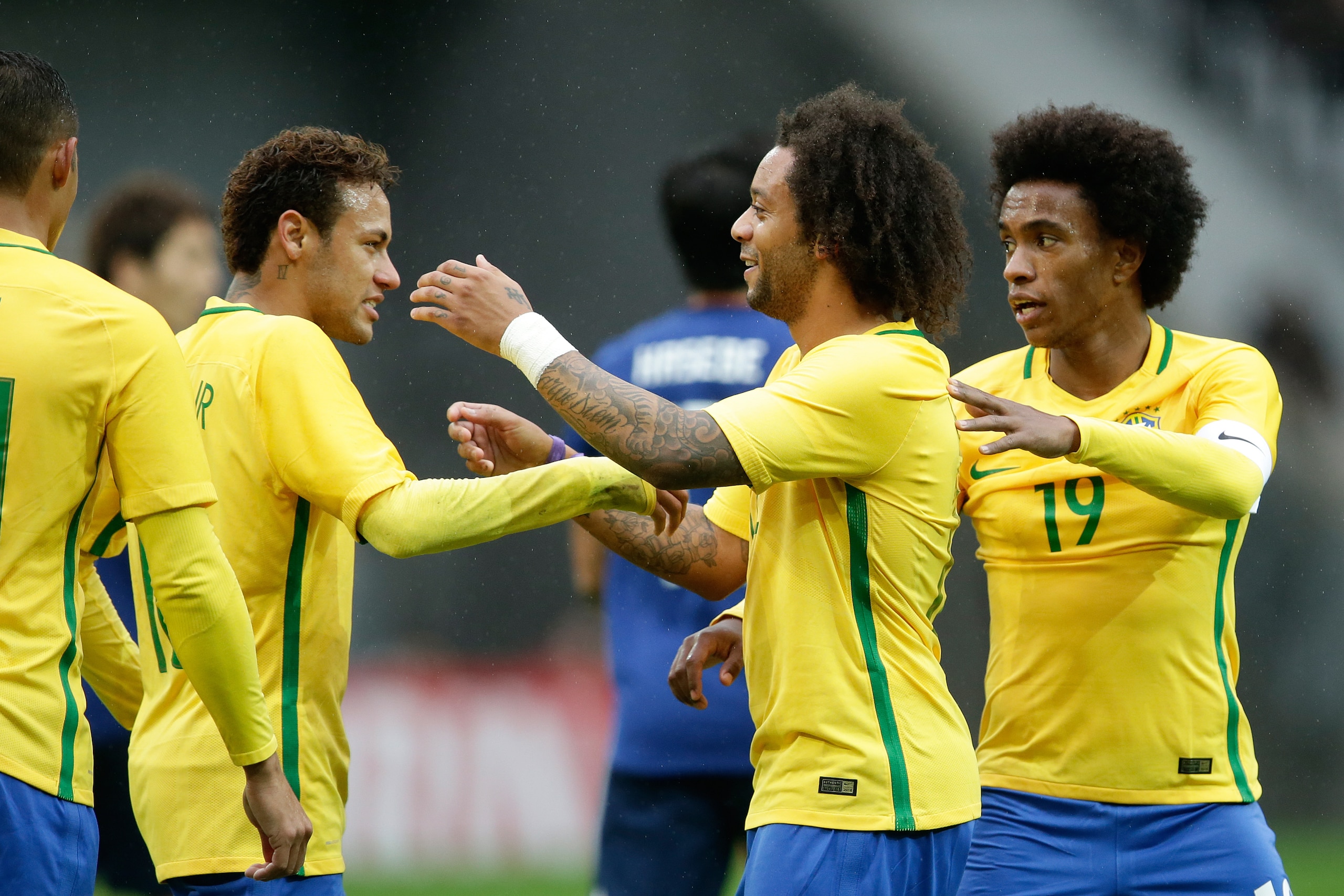 LILLE, FRANCE - NOVEMBER 10: Marcelo of Brazil celebrates 0-2 with Neymar Jr of Brazil  during the  International Friendly match between Japan  v Brazil  at the Stade Pierre Mauroy on November 10, 2017 in Lille France (Photo by Eric Verhoeven/Soccrates/Ge