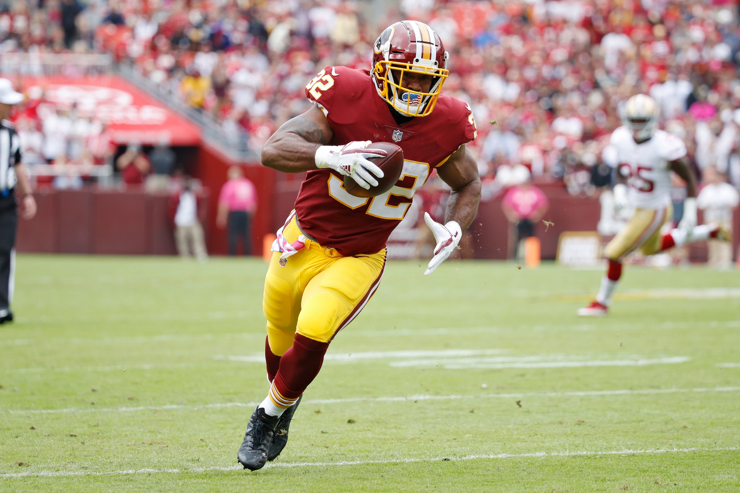 LANDOVER, MD - OCTOBER 15: Samaje Perine #32 of the Washington Redskins runs the ball during a game against the San Francisco 49ers at FedEx Field on October 15, 2017 in Landover, Maryland. The Redskins won 26-24. (Photo by Joe Robbins/Getty Images)