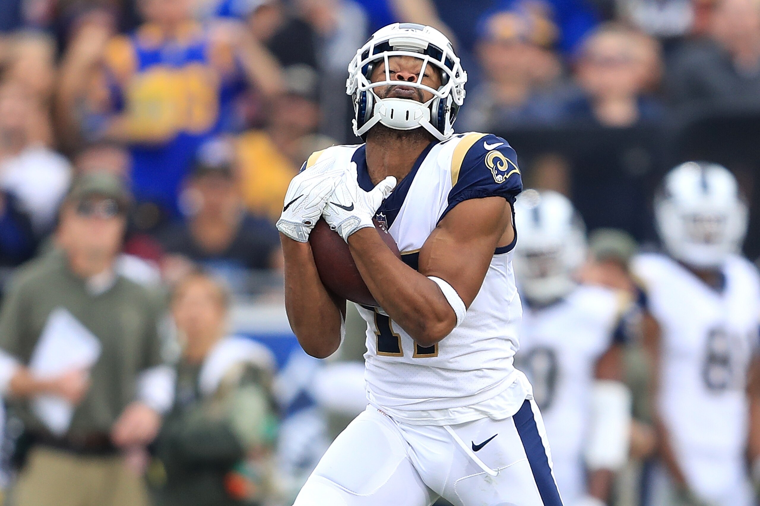 LOS ANGELES, CA - NOVEMBER 12:  Robert Woods #17 of the Los Angeles Rams catches the pass and runs to the end zone for a touchdown during the game against the Houston Texans at the Los Angeles Memorial Coliseum on November 12, 2017 in Los Angeles, Califor