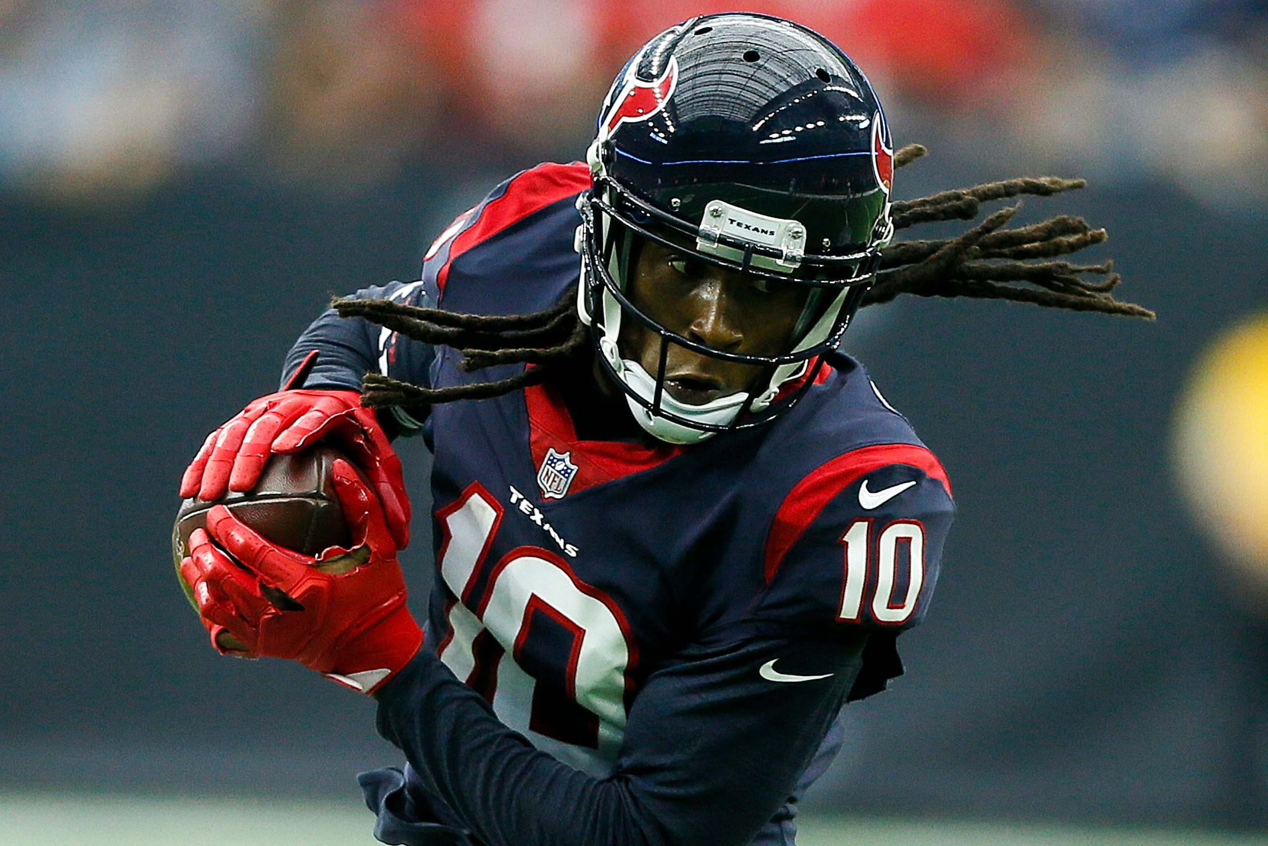 HOUSTON, TX - NOVEMBER 05:  DeAndre Hopkins #10 of the Houston Texans catches a pass against the Indianapolis Colts at NRG Stadium on November 5, 2017 in Houston, Texas. Indianapolis Colts beat the Houston Texans 20-14. (Photo by Bob Levey/Getty Images)